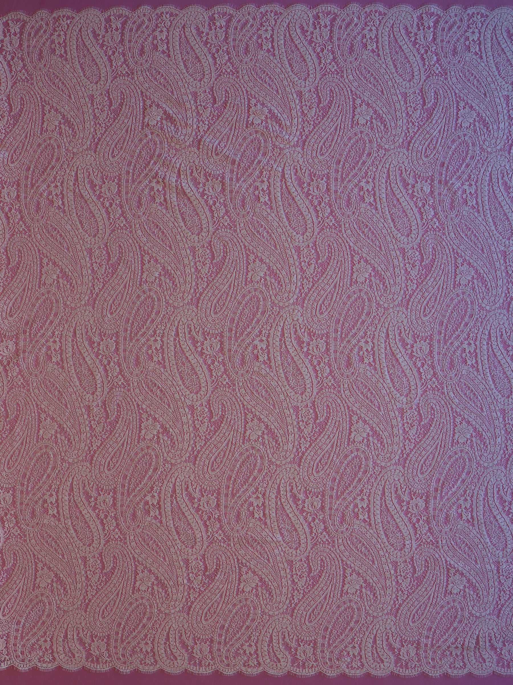 Elfenbeinfarbene Chantilly-Spitze – Desirée