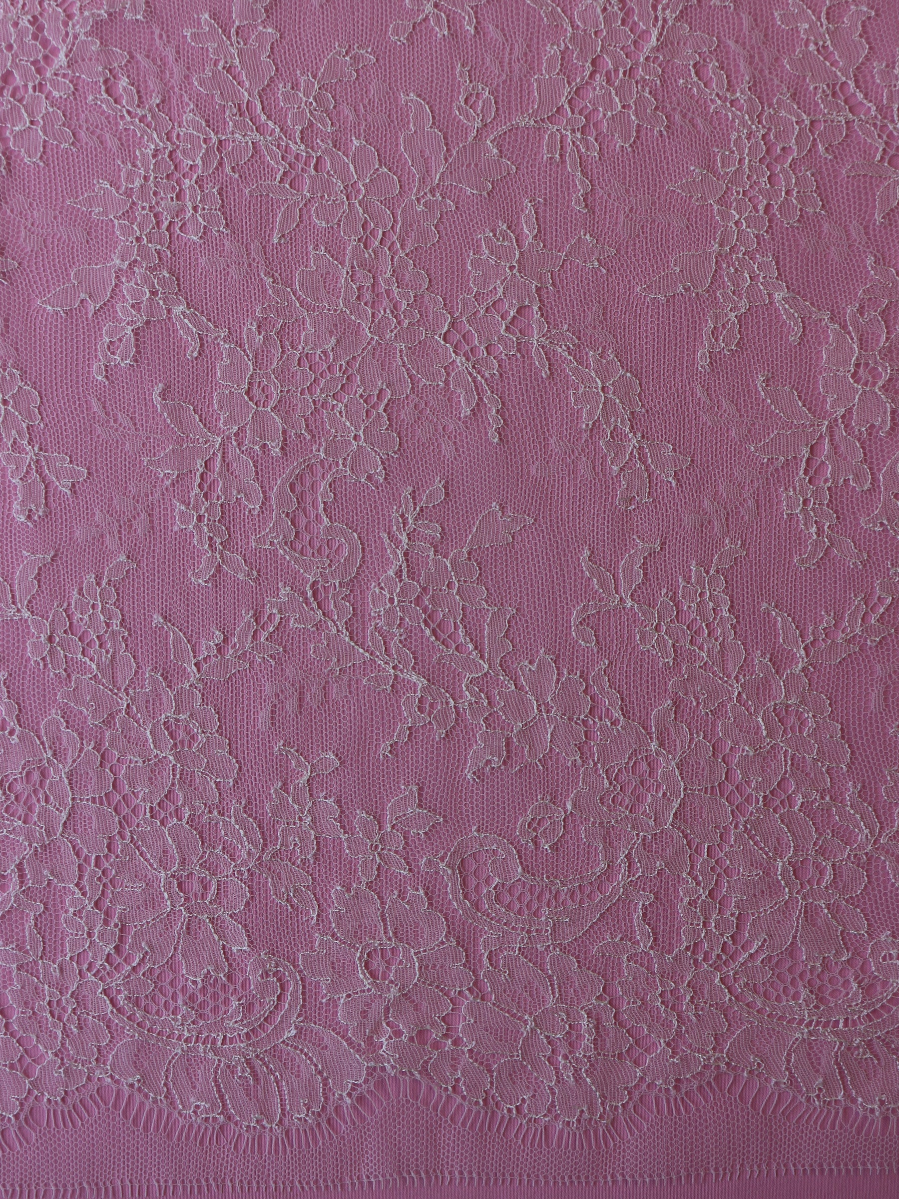 Elfenbeinfarbene Chantilly-Spitze – Diallo