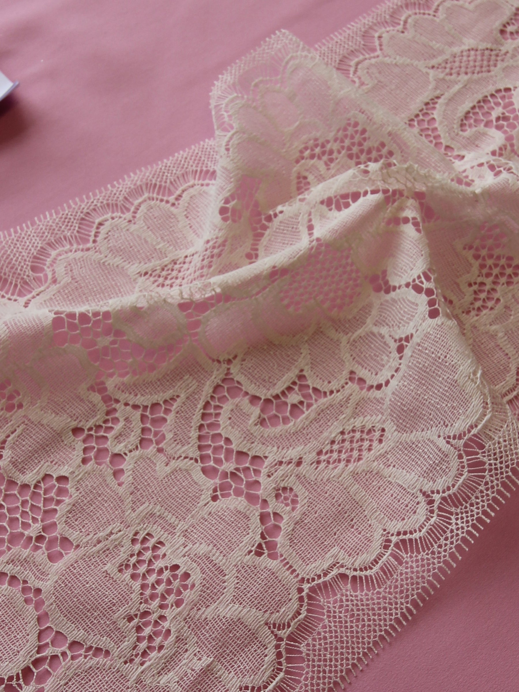 Elfenbeinfarbener Chantilly-Spitzenbesatz – Patsy