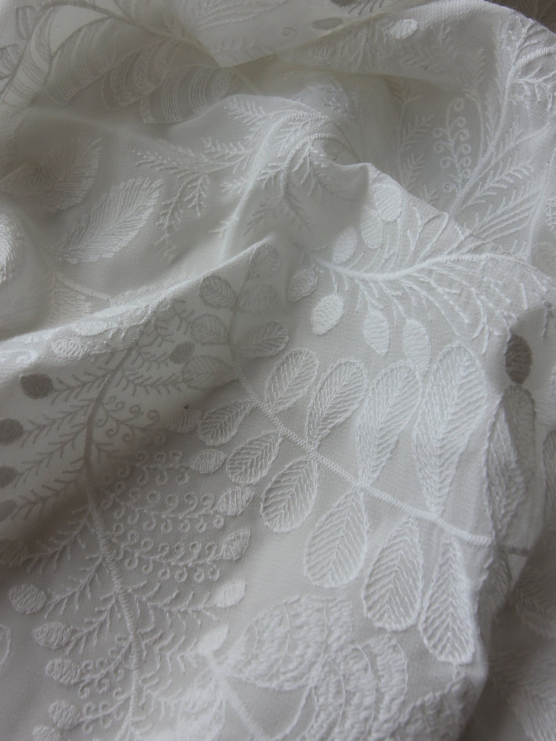 Elfenbein bestickter Georgette – Chicco