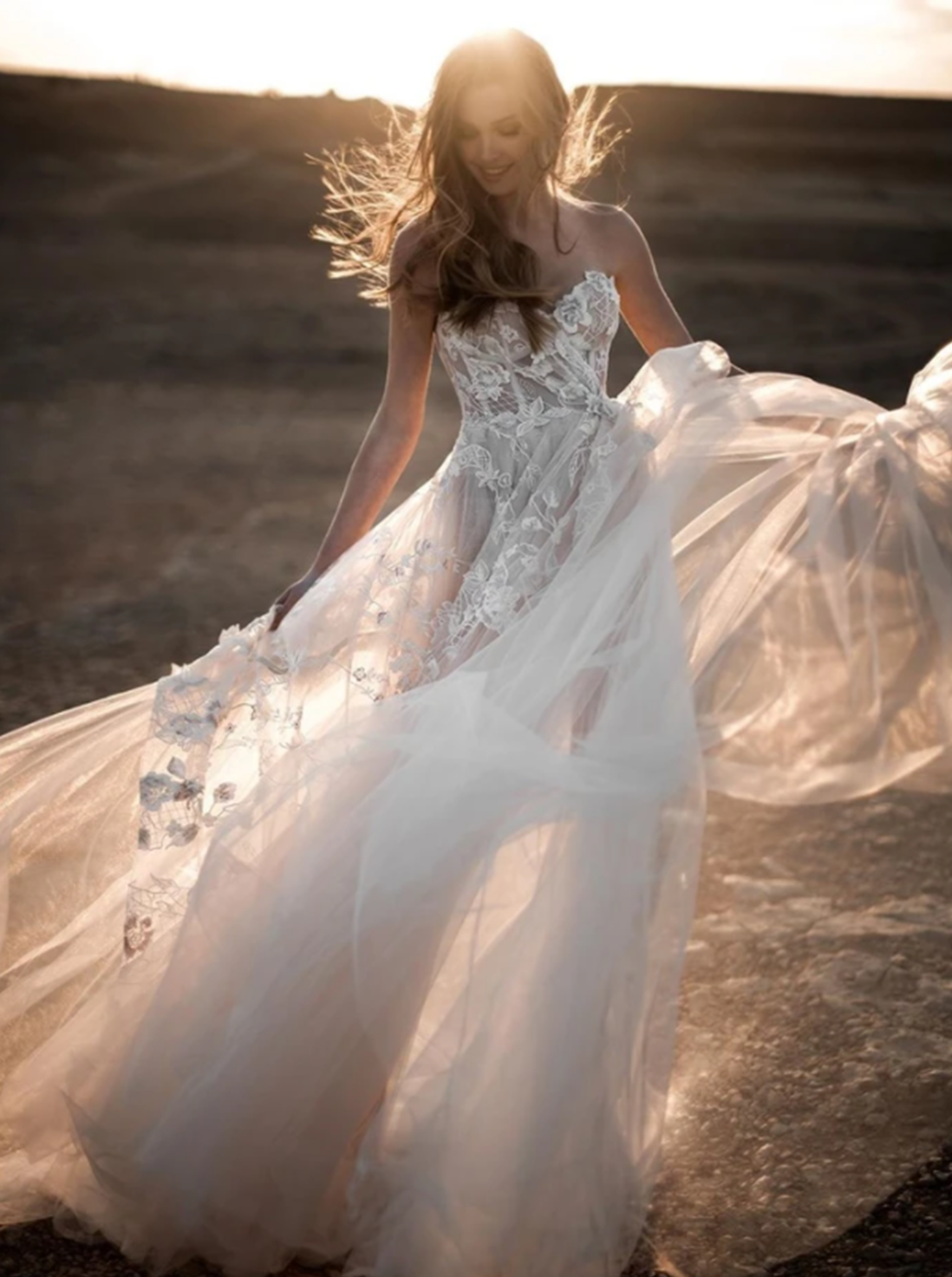 Spitze aus Elfenbein und Rouge – Antonella