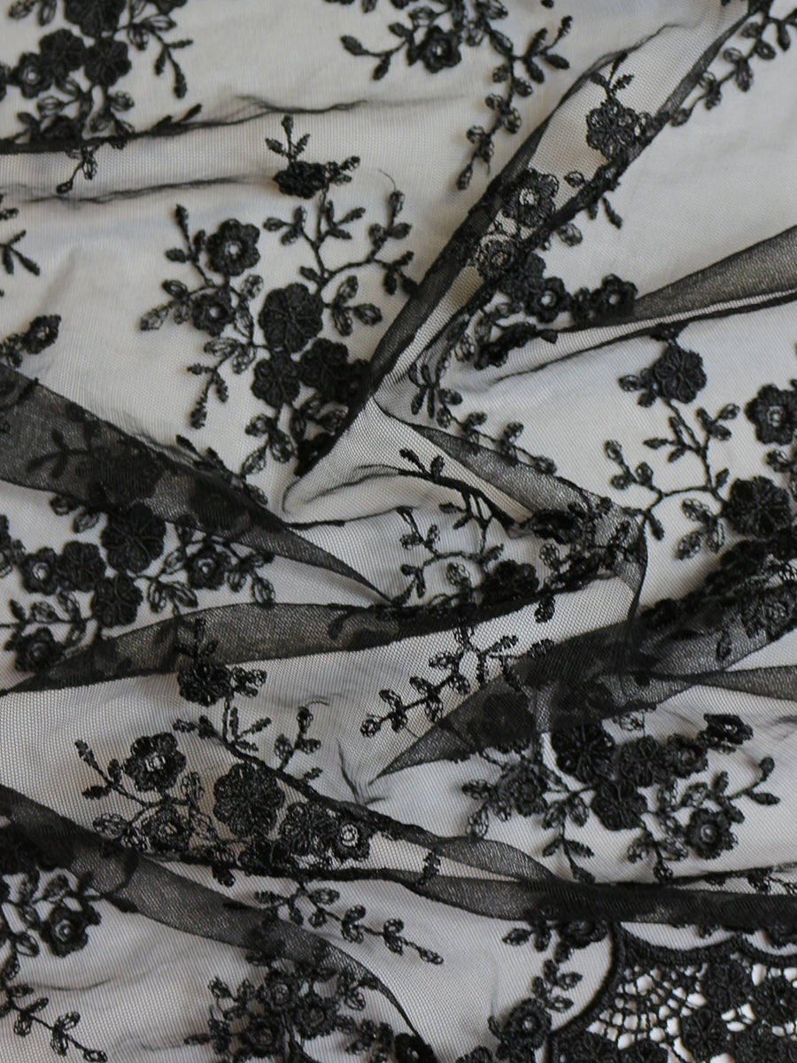 Schwarze bestickte Spitze – Kirsty