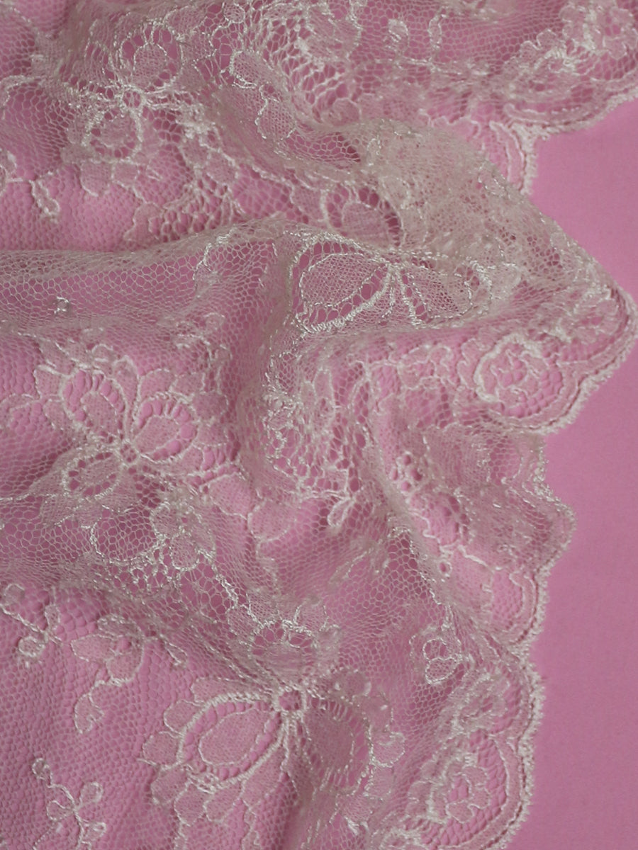 Elfenbeinfarbener Chantilly-Spitzenbesatz – Pastellfarben