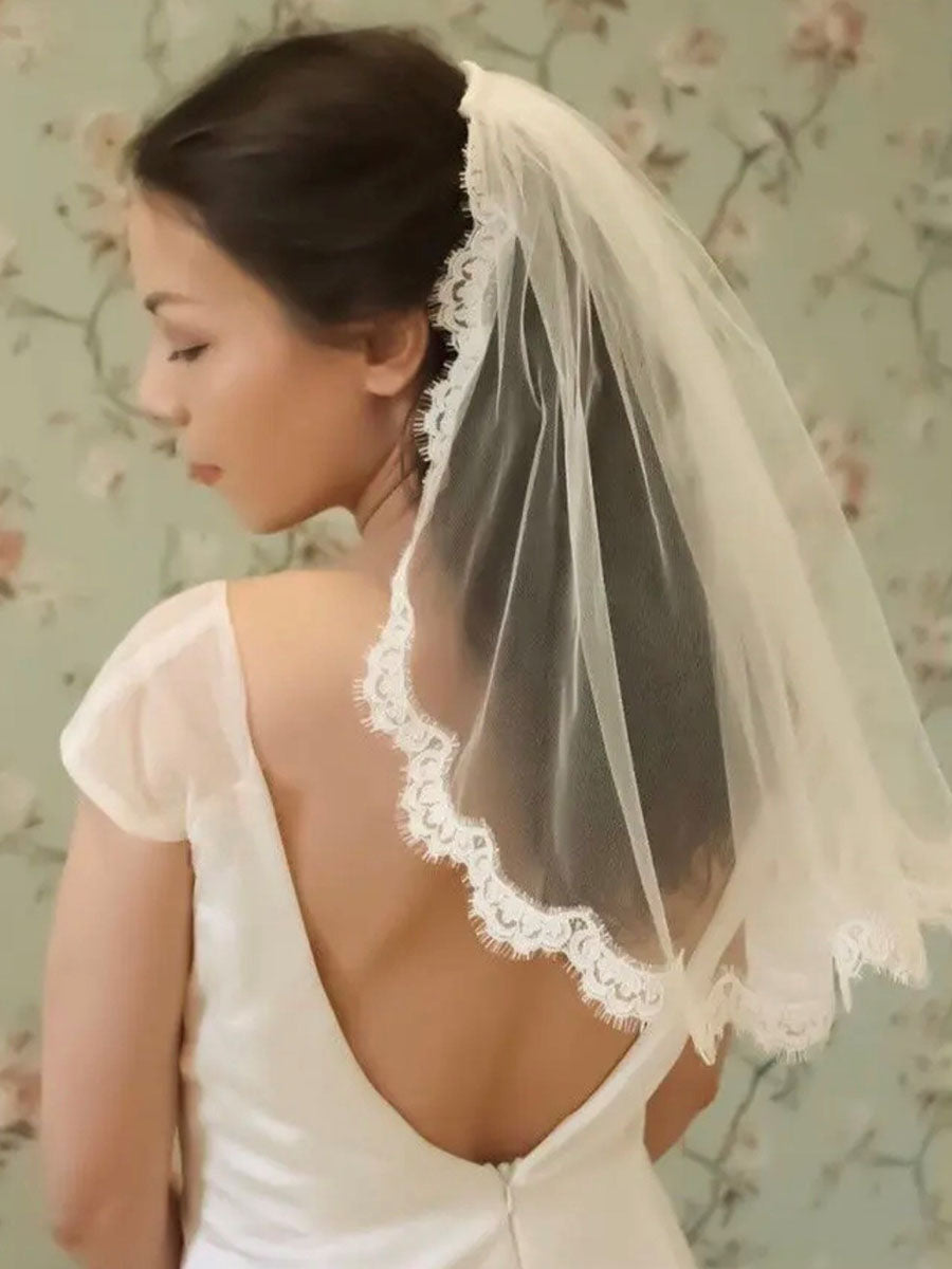 Elfenbeinfarbener Chantilly-Spitzenbesatz – Pippi