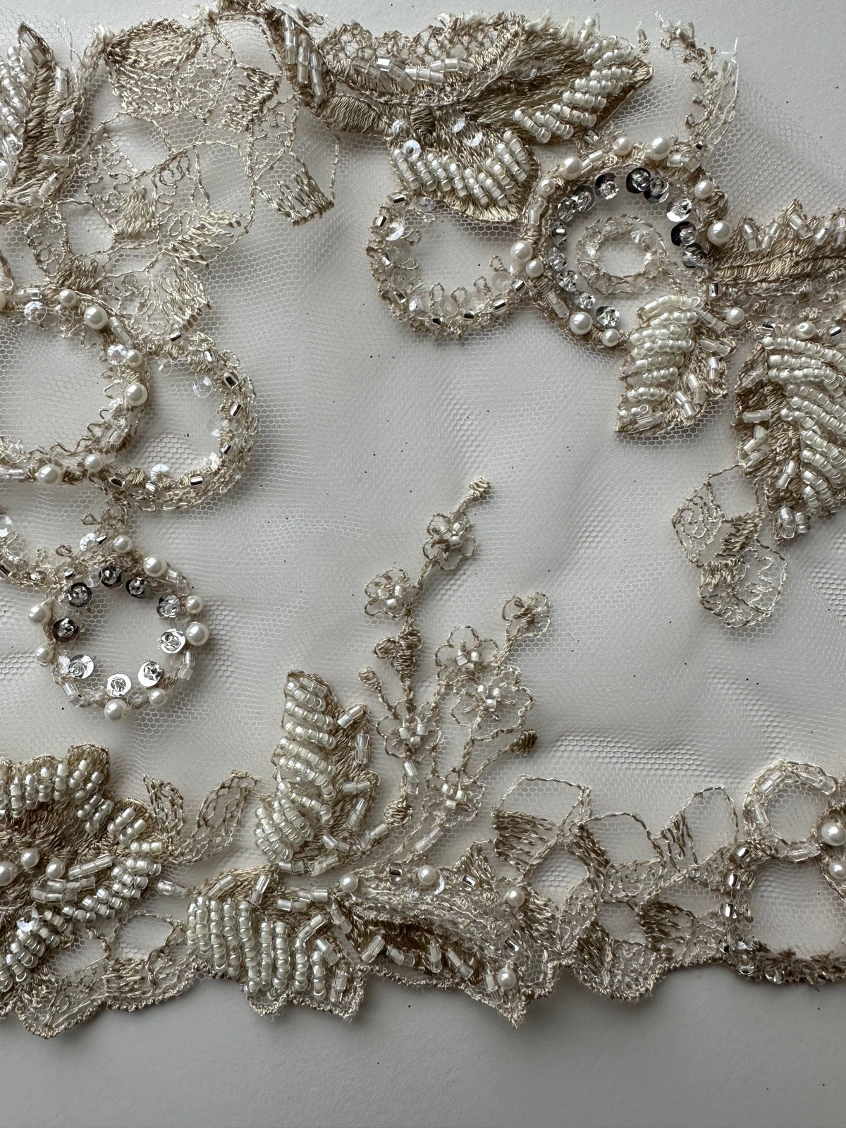 Sandbeige Spitze – Roberta