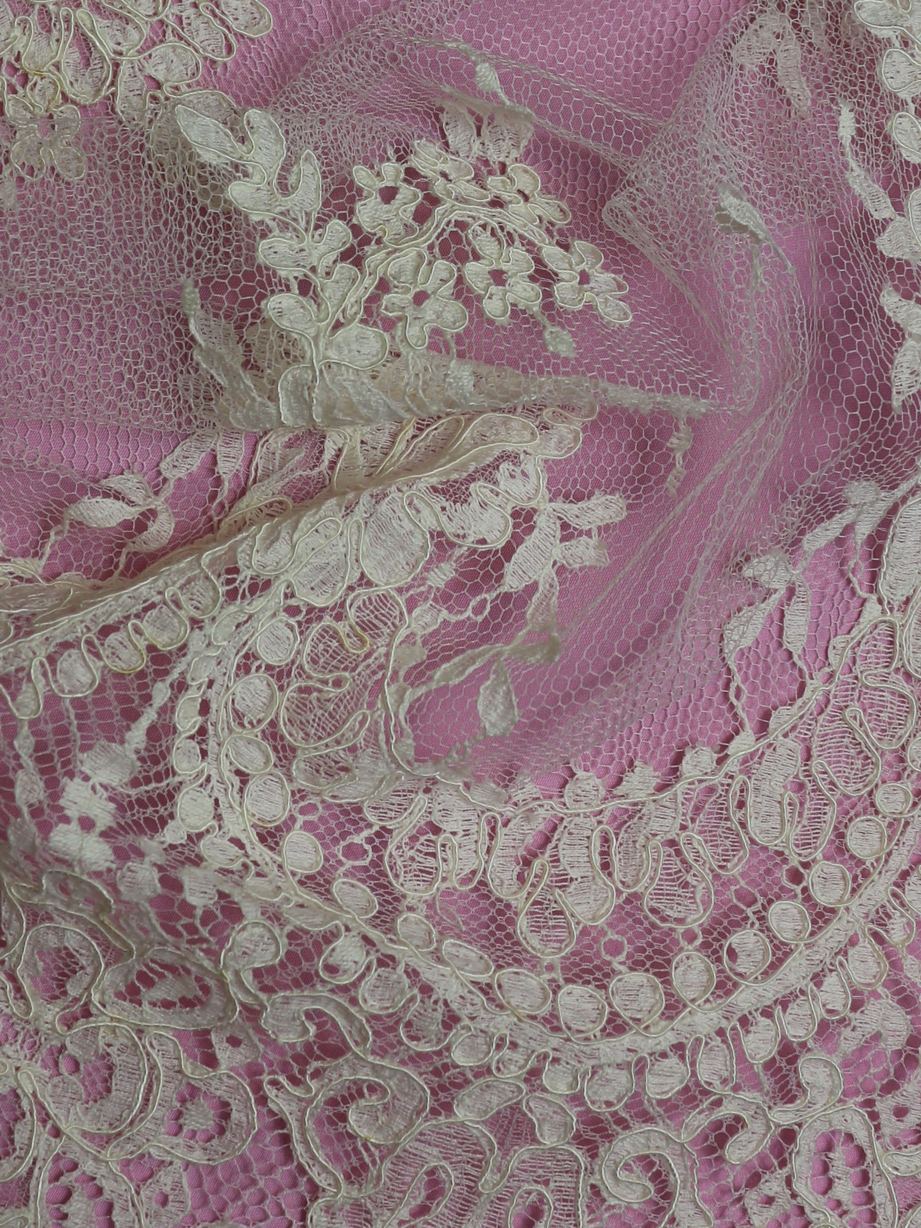 Elfenbeinfarbene Chantilly-Spitze – Tiggy