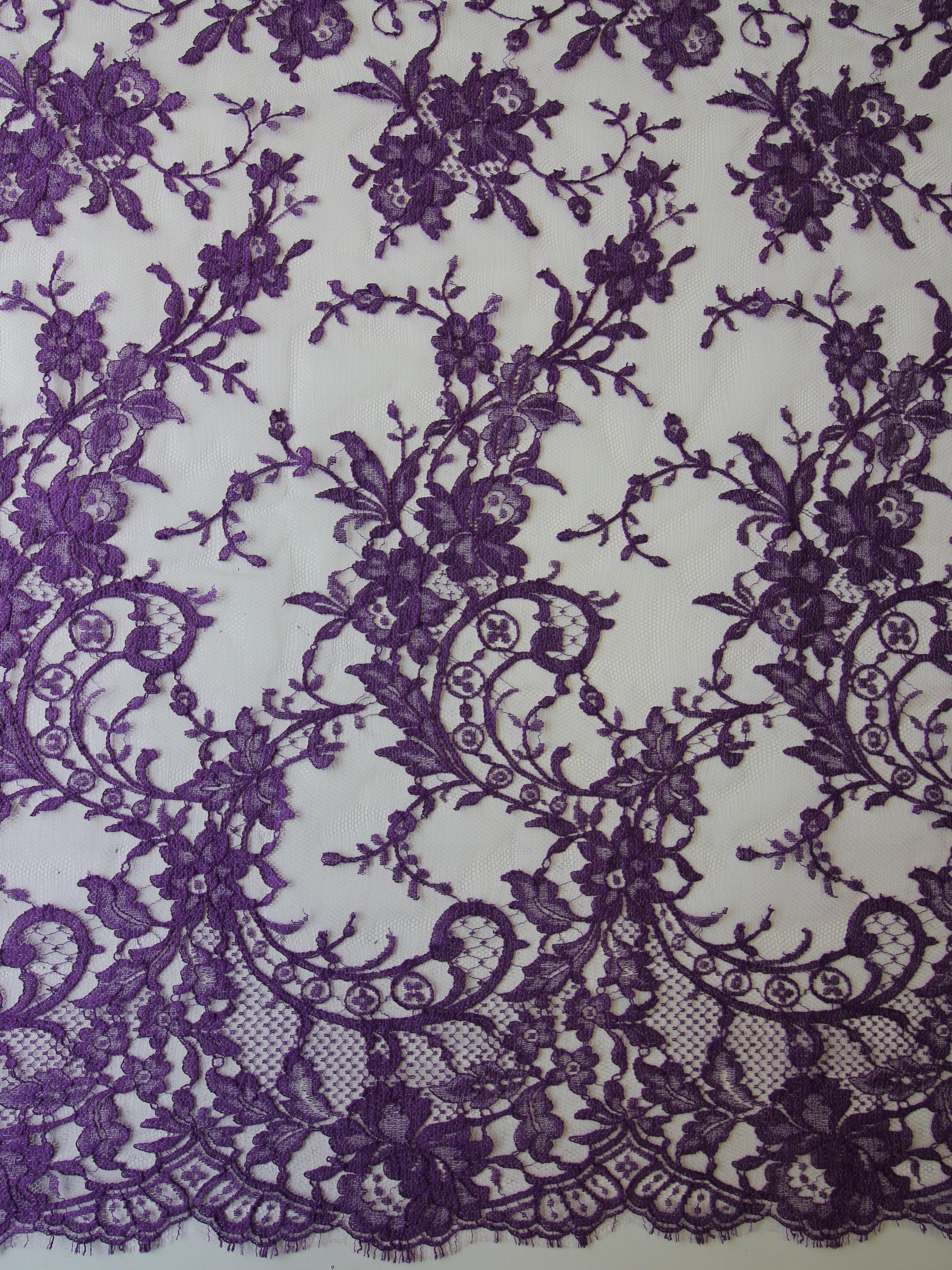 Tiefviolette Spitze – Kate