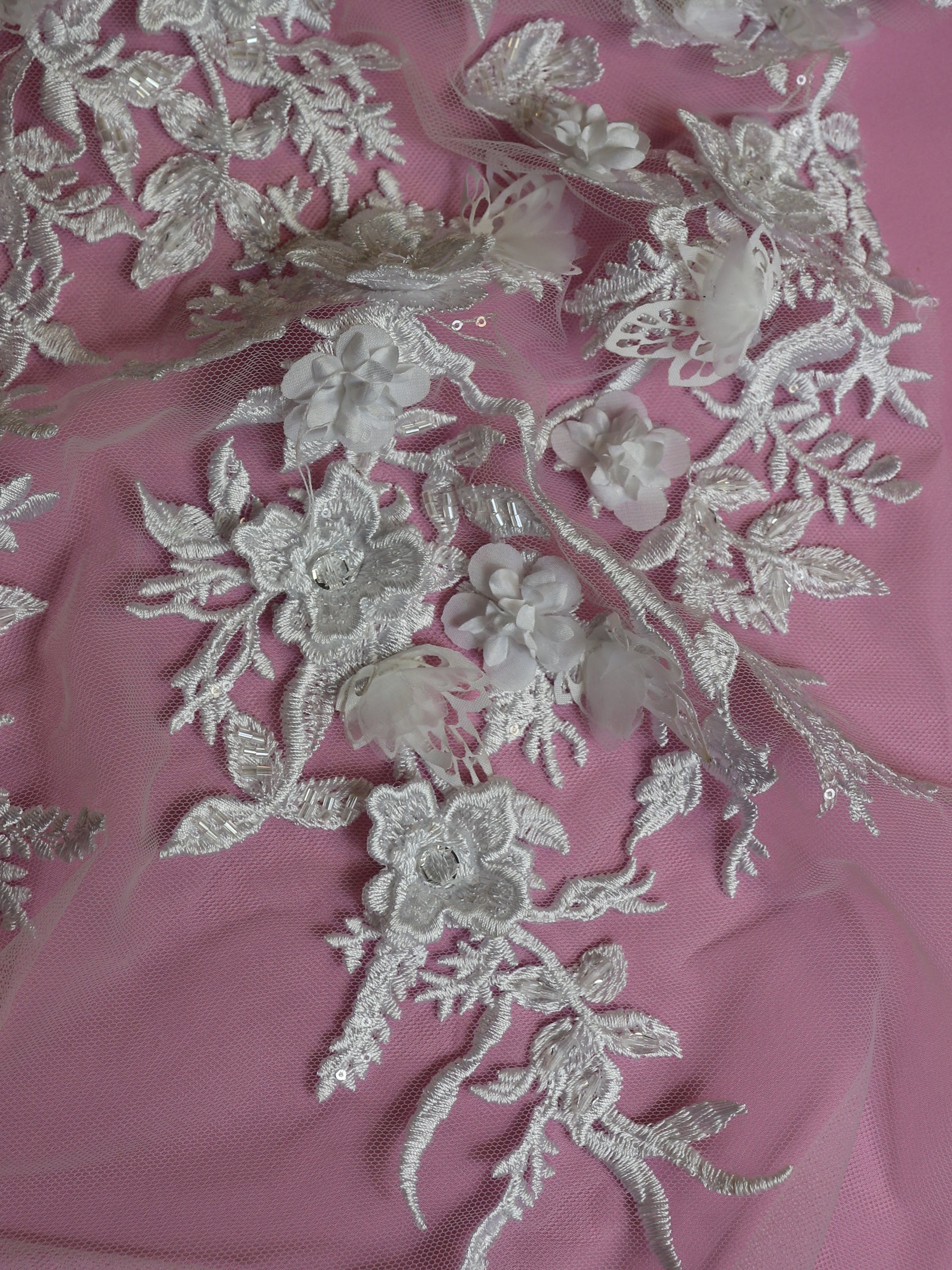 Weiße bestickte 3D-Spitze – Abiona