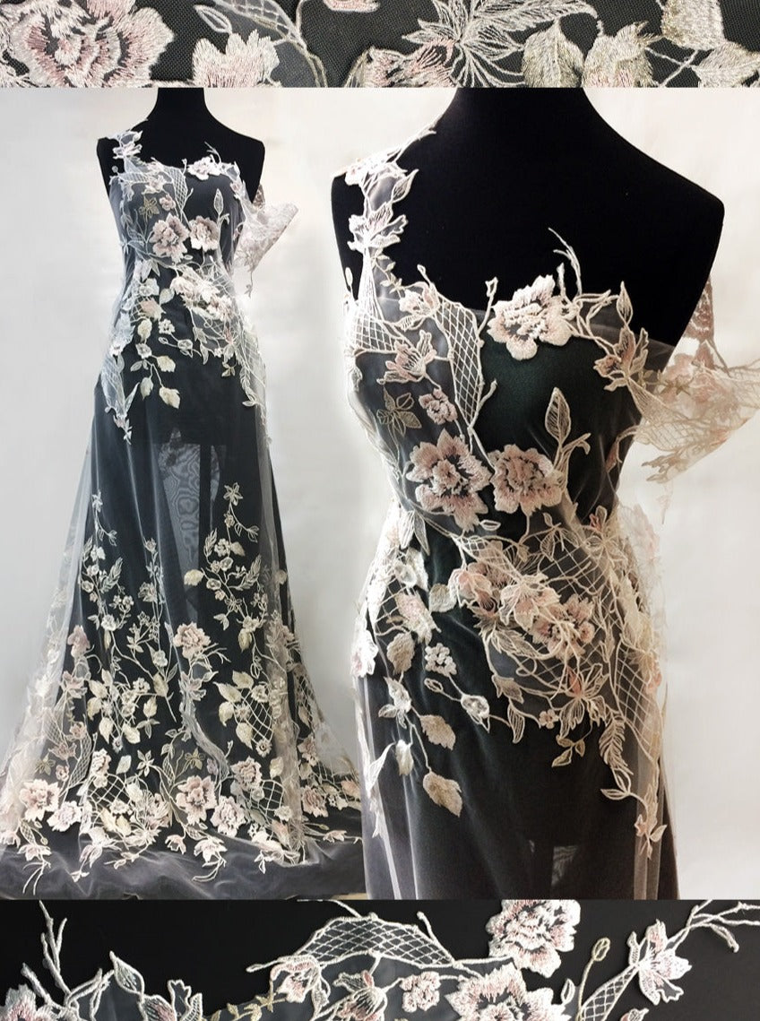 Spitze aus Elfenbein und Rouge – Antonella