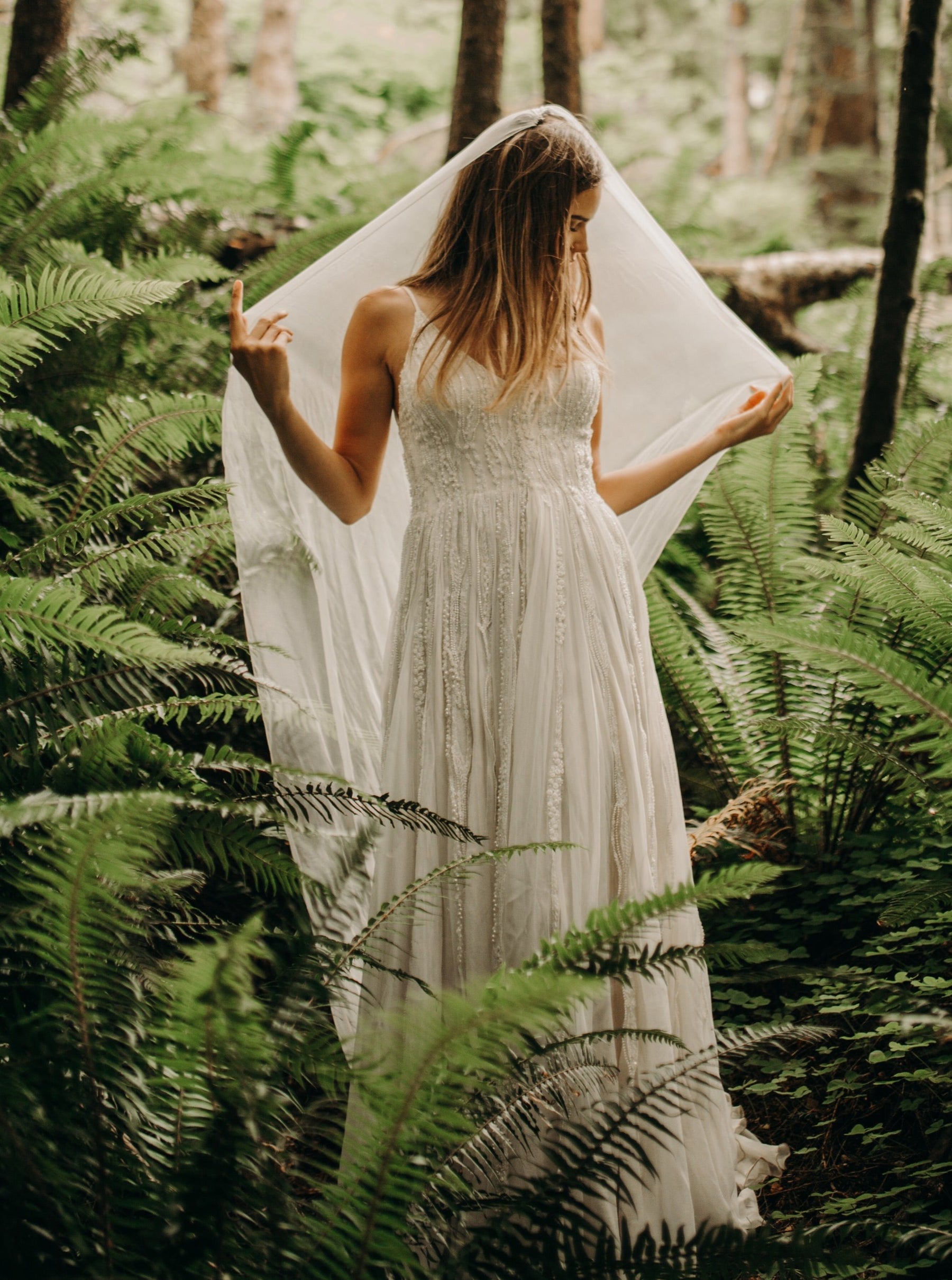 Elfenbeinfarbene Perlenspitze – Athira