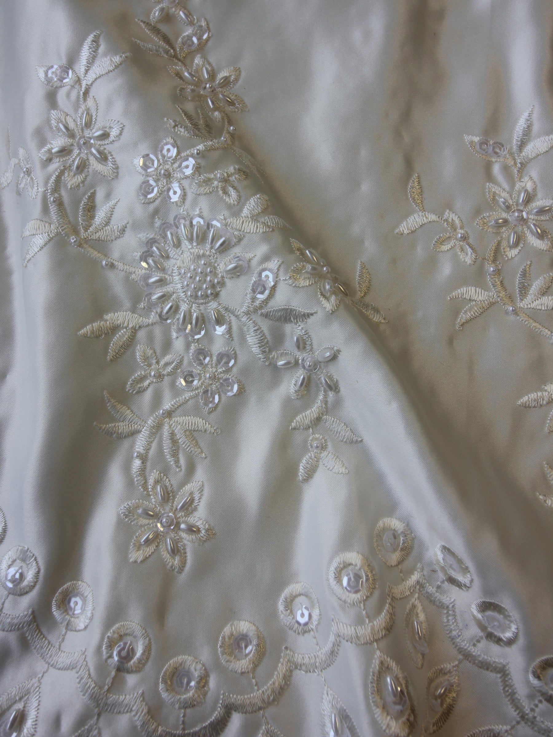 Elfenbein bestickter Satin – Minx