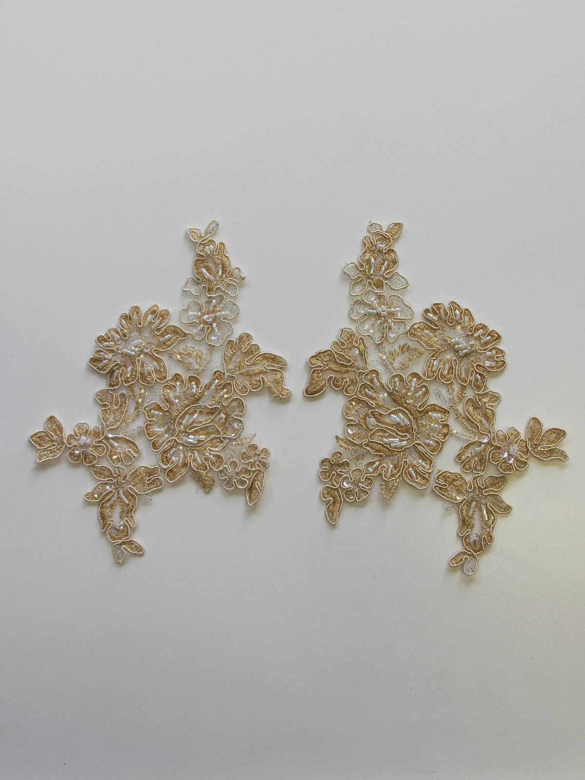 Sandbeige Perlen-Spitzenapplikationen – Victoria