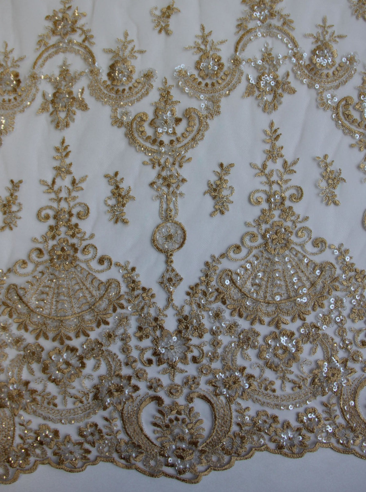 Sandbeige Spitze – Rubin