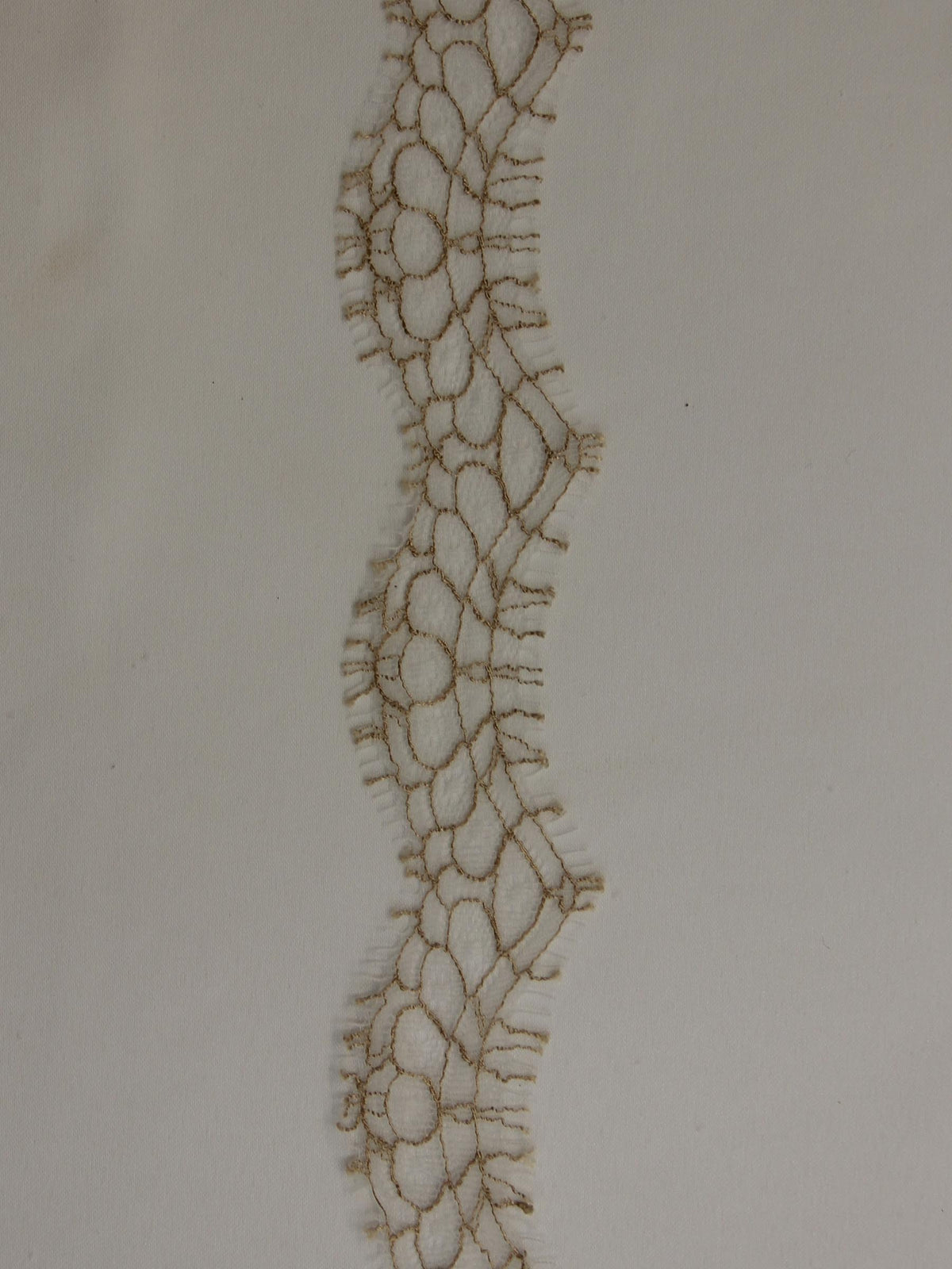 Spitzenbesatz in Sandbeige – Darcey