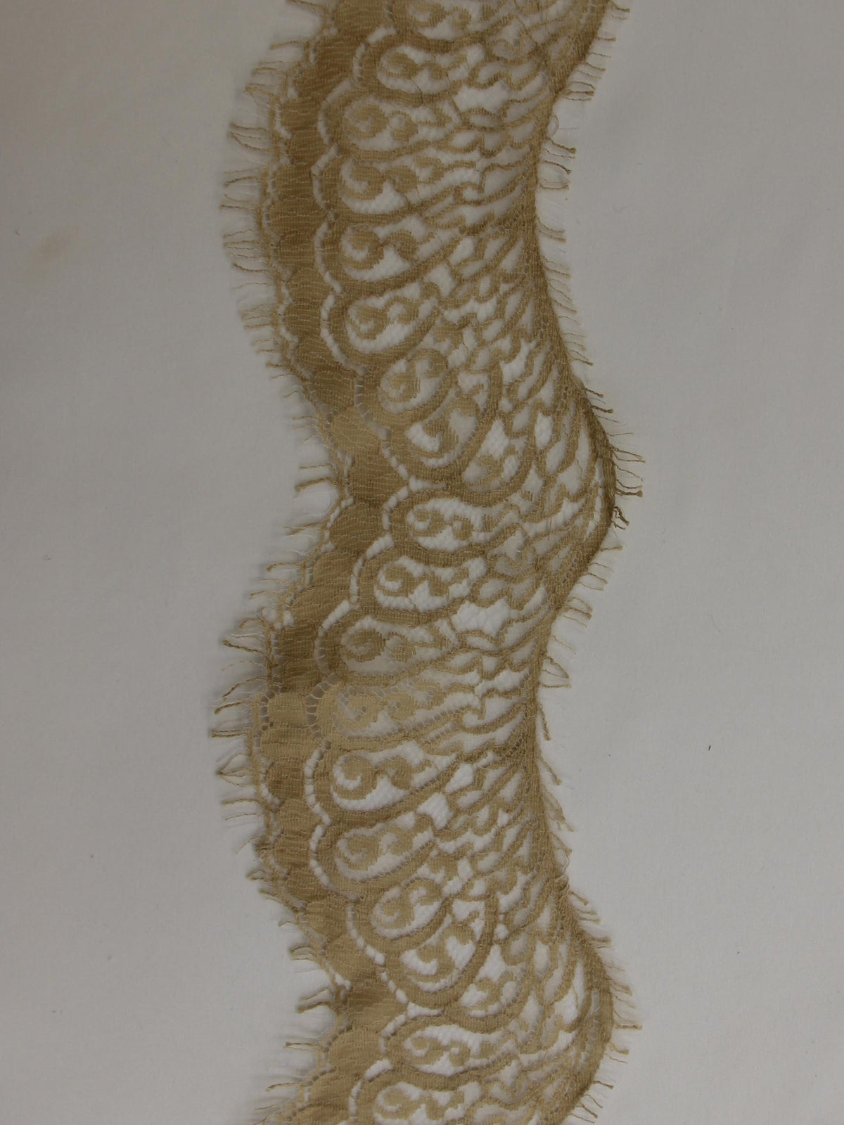 Sandbeiger Chantilly-Spitzenbesatz – Felicity