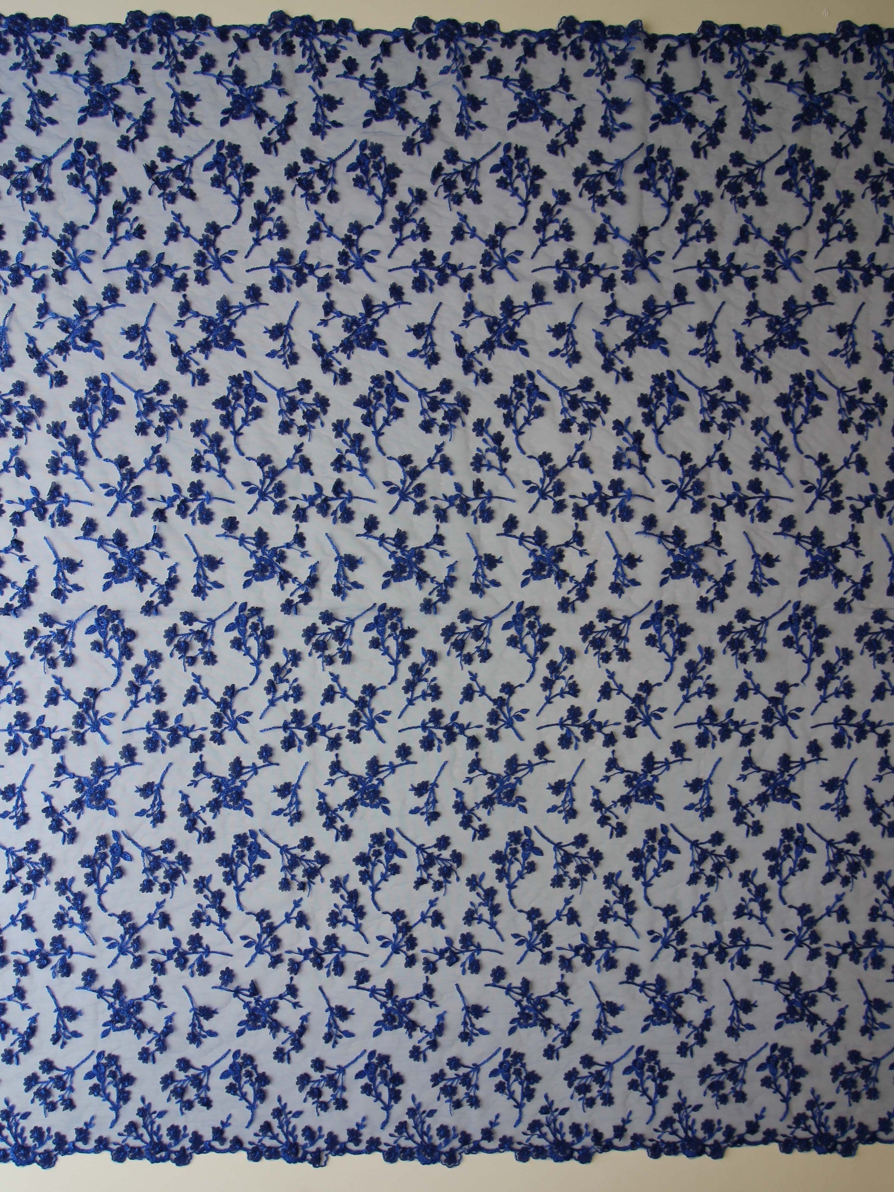Königsblaue Stickereispitze – Austen
