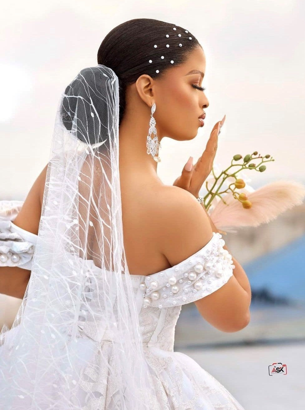 Elfenbeinfarbene Raschelspitze – Stream