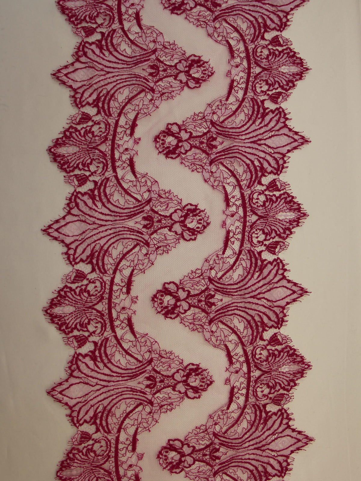 Leidenschaftlicher rosa Spitzenbesatz – Claire