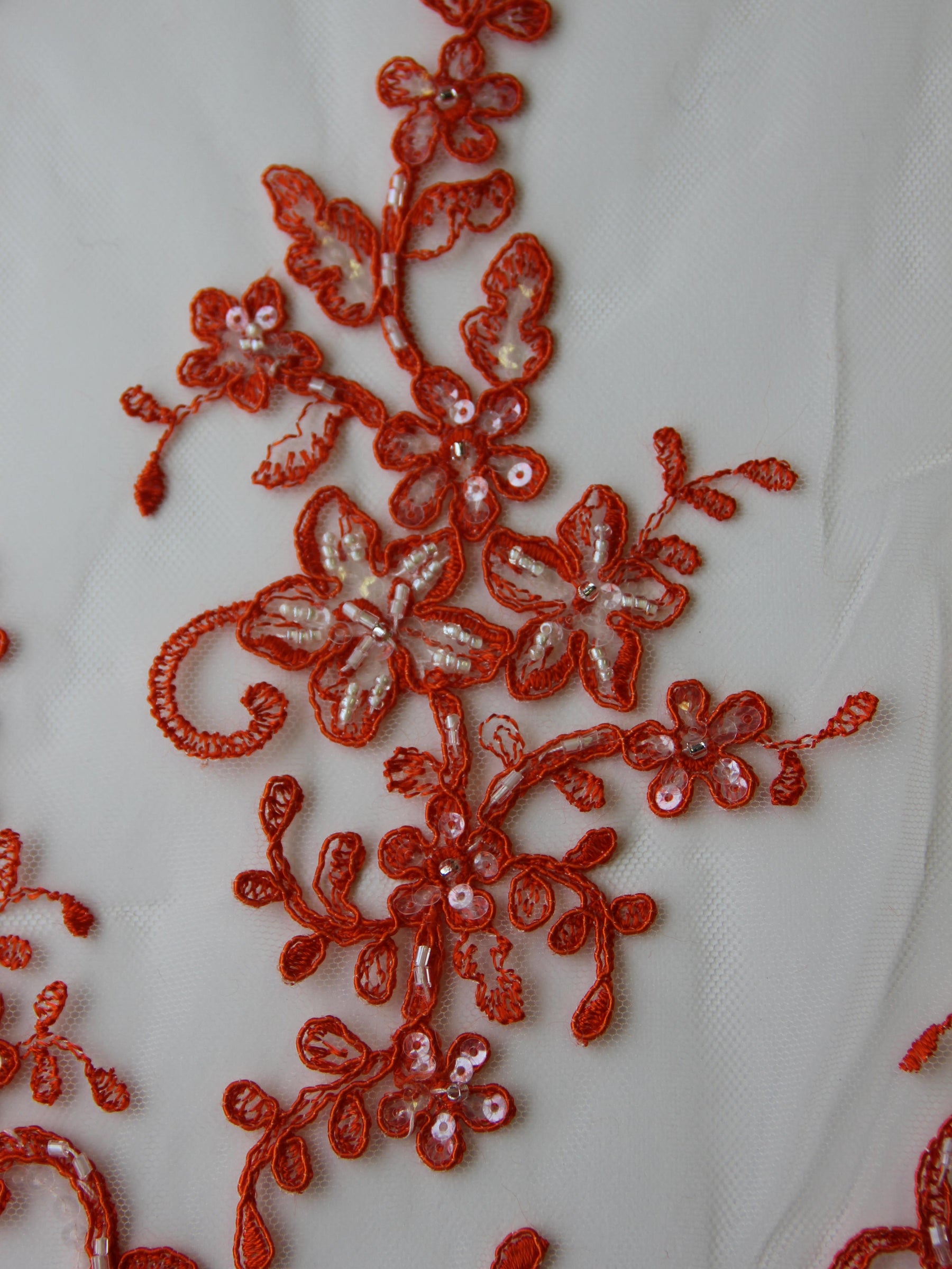 Frische orangefarbene Spitze – Alexandra