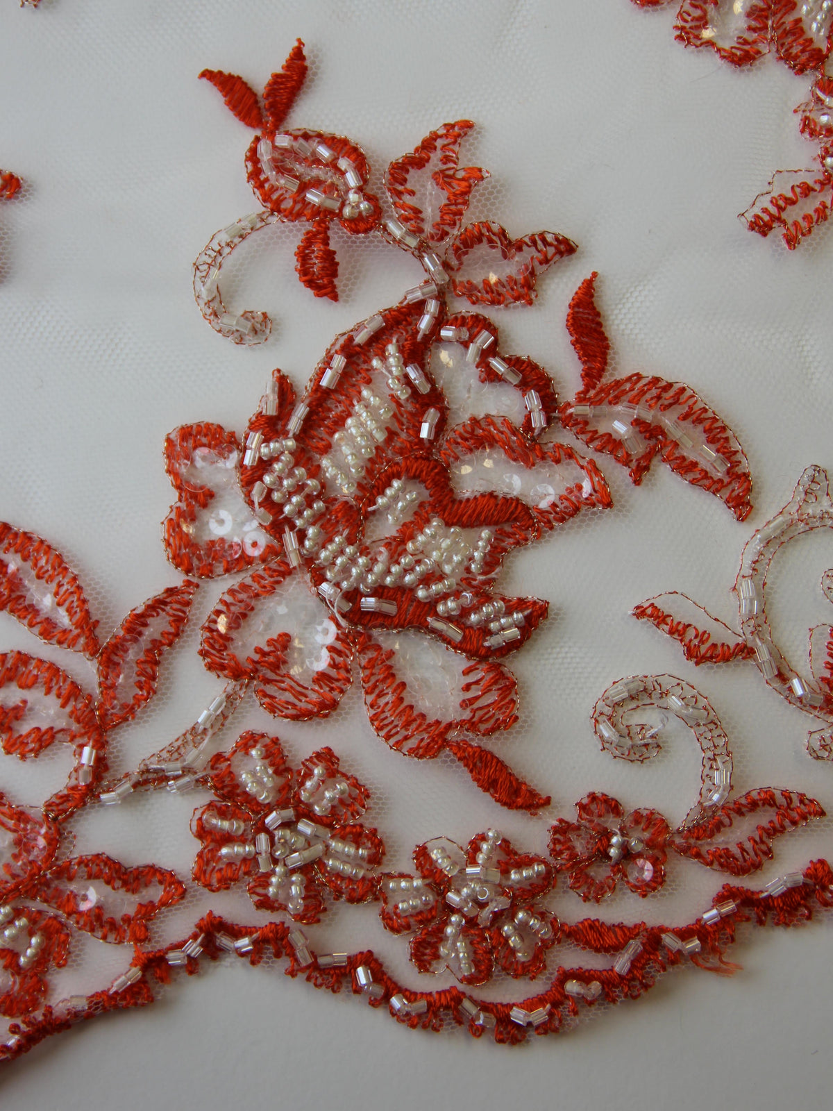 Frische orangefarbene Spitze – Chloe