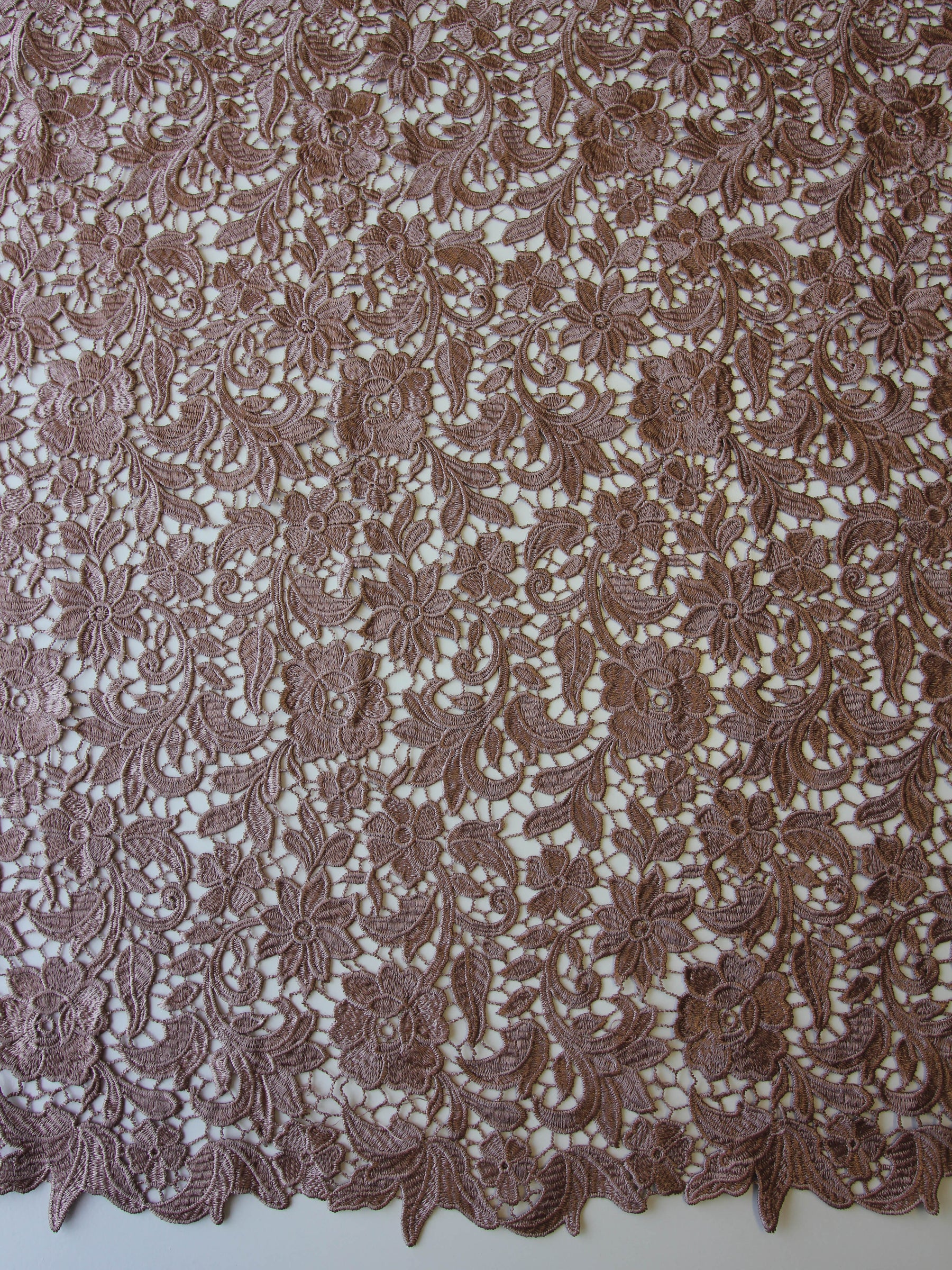 Kaffeefarbene Guipure-Spitze – Queenie