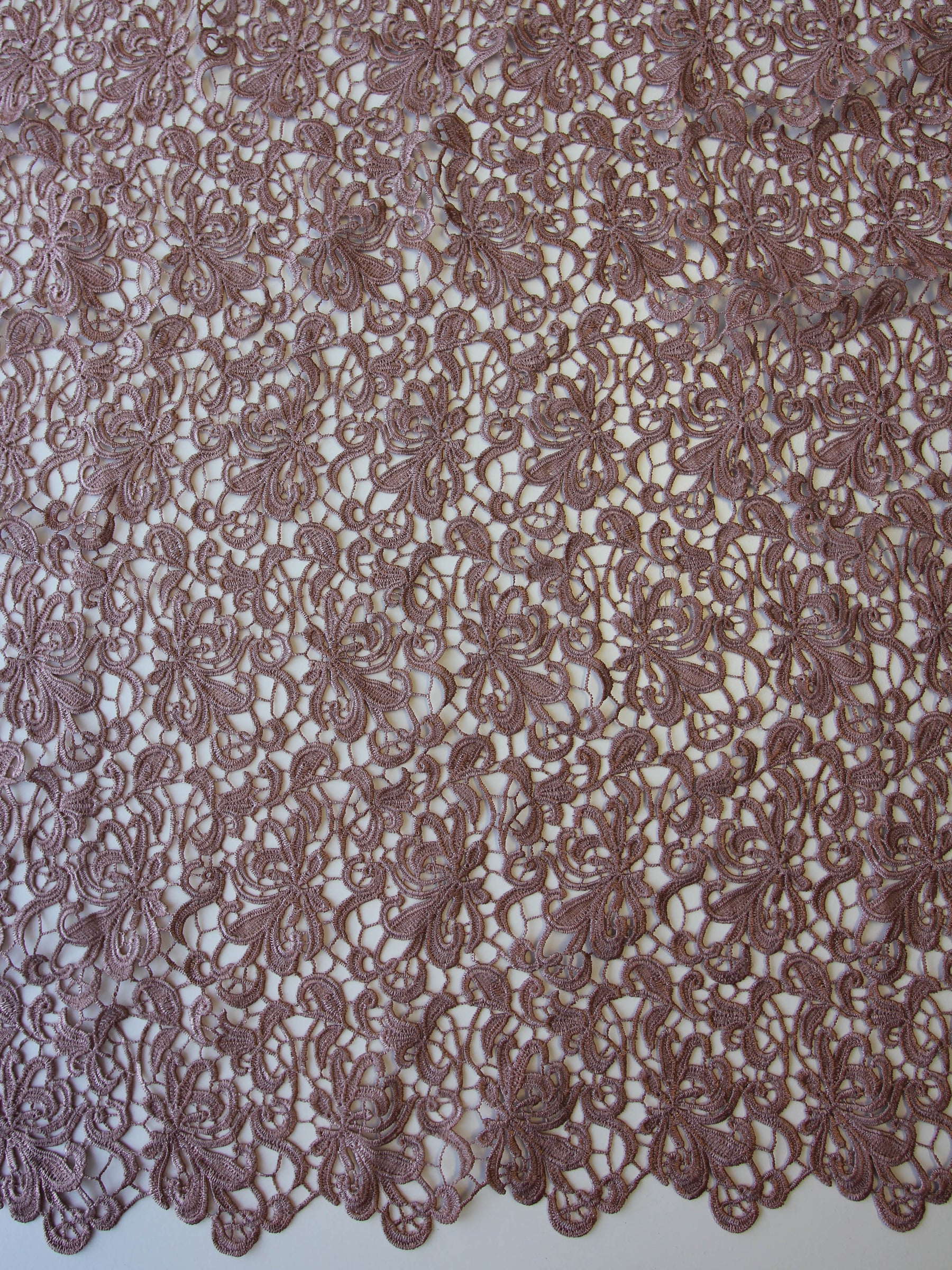 Kaffeefarbene Guipure-Spitze – Reese
