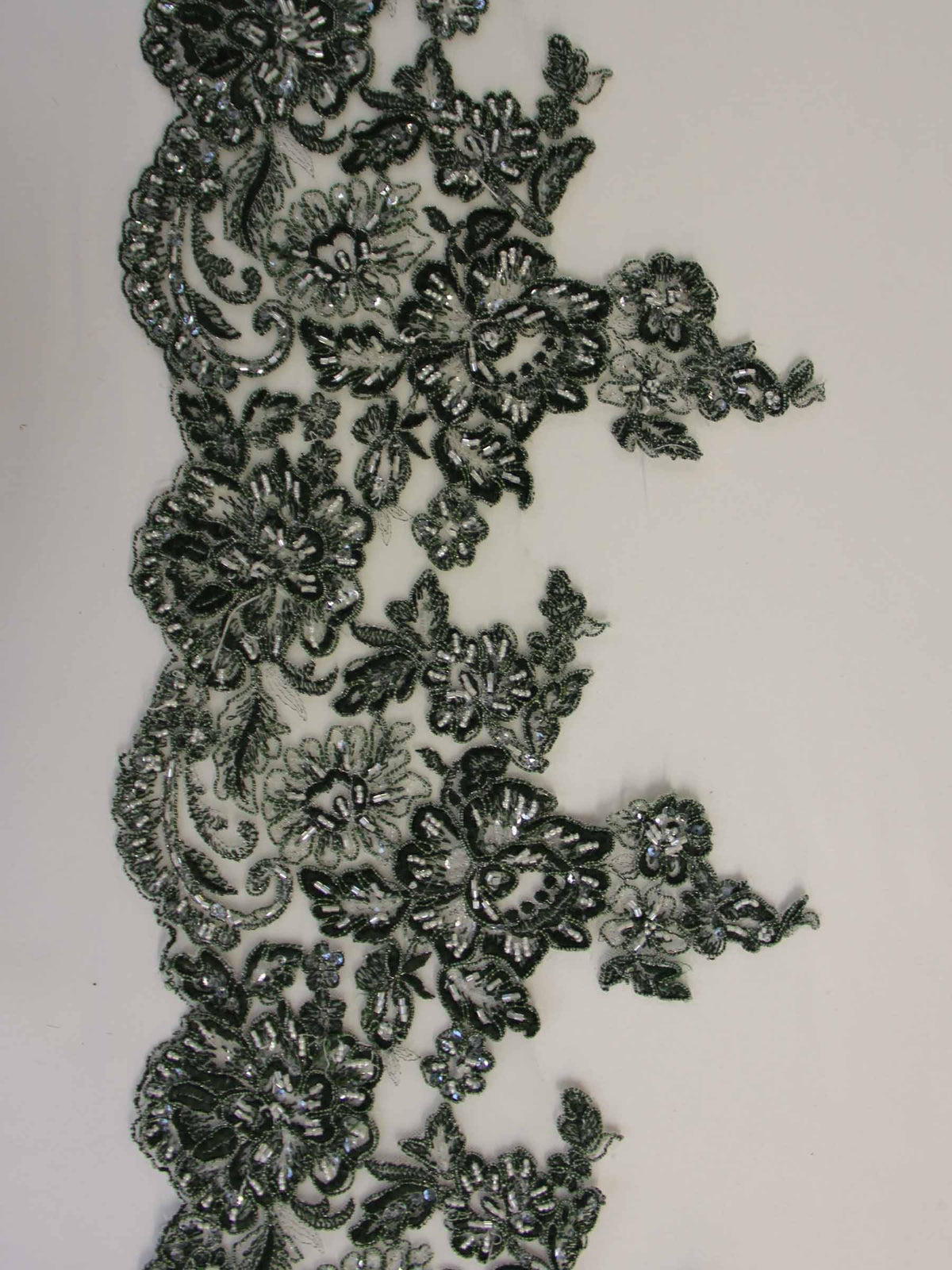 Waldgrüner Spitzenbesatz – Victoria