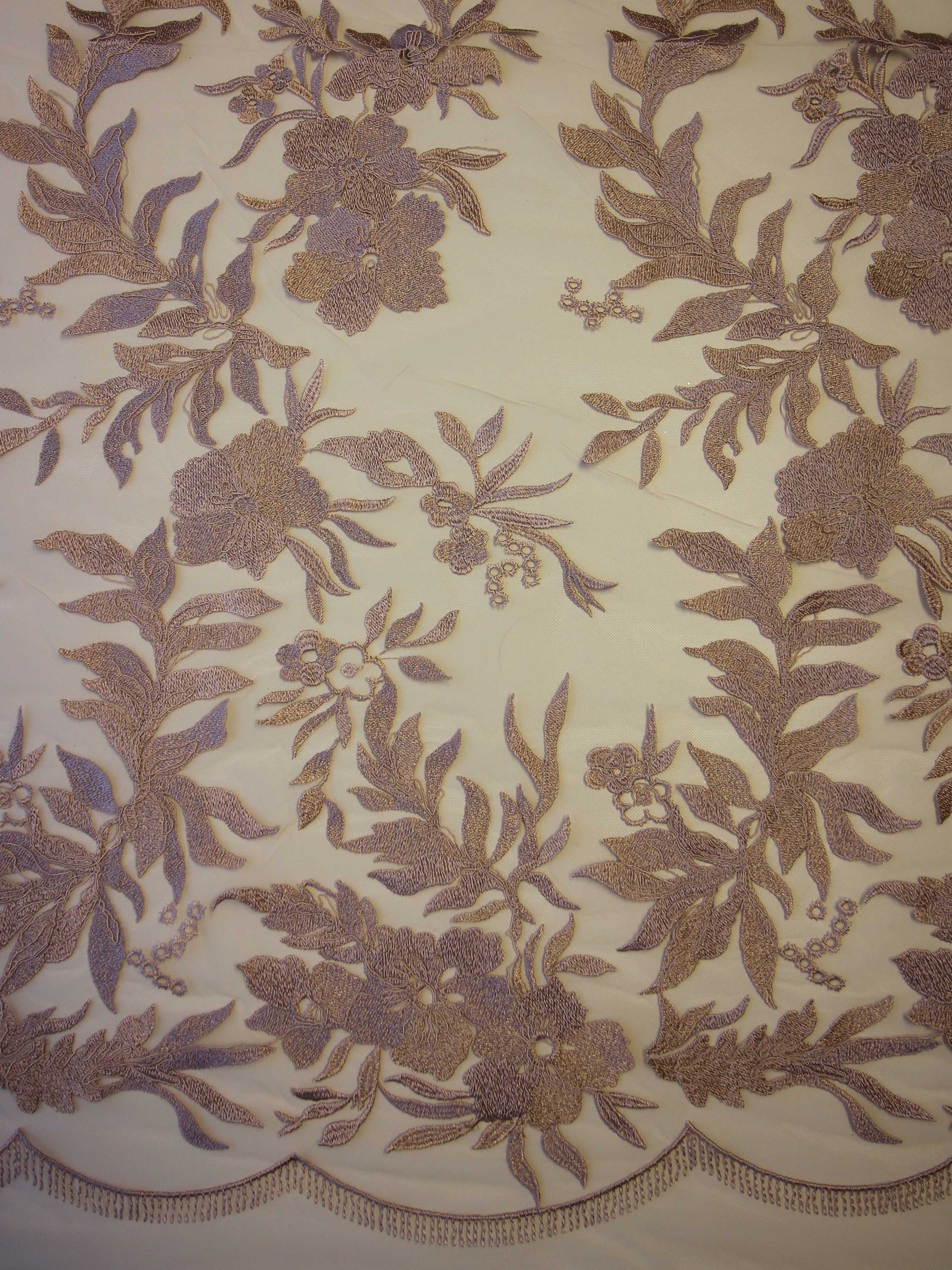 Altrosa Stickereispitze – Gaynor