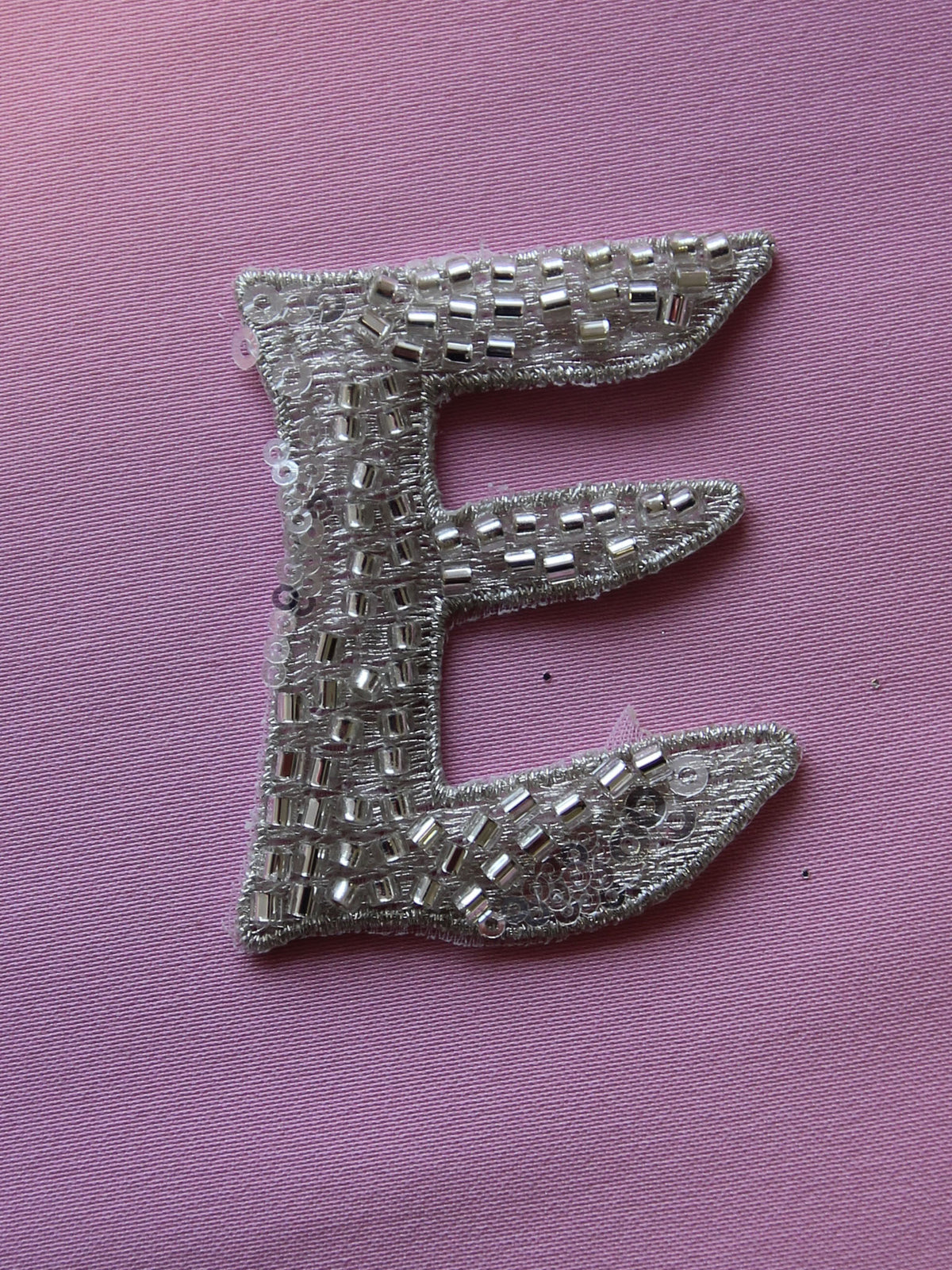 Perlenbuchstabe E