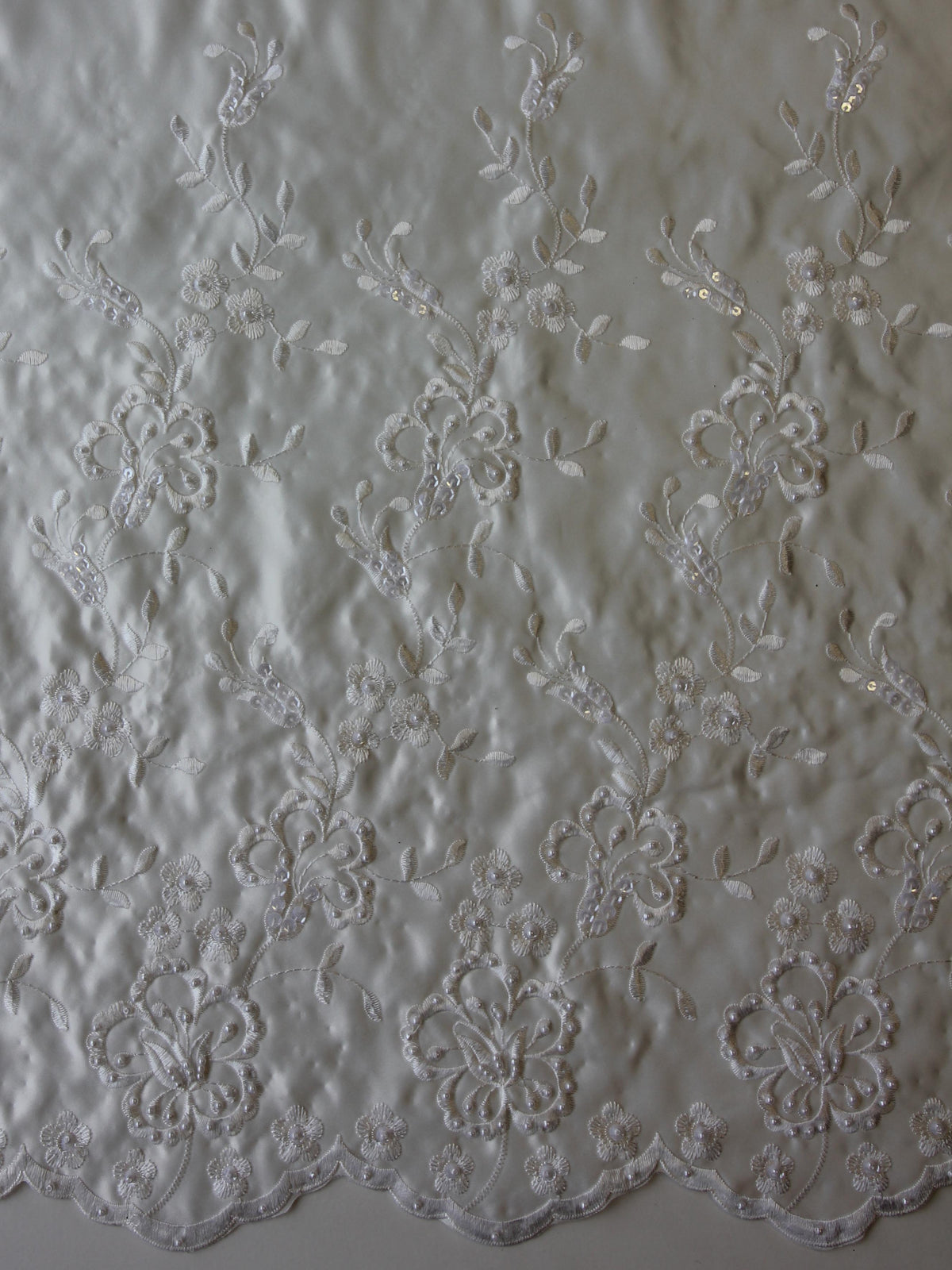 Elfenbein bestickter Satin – Jonas