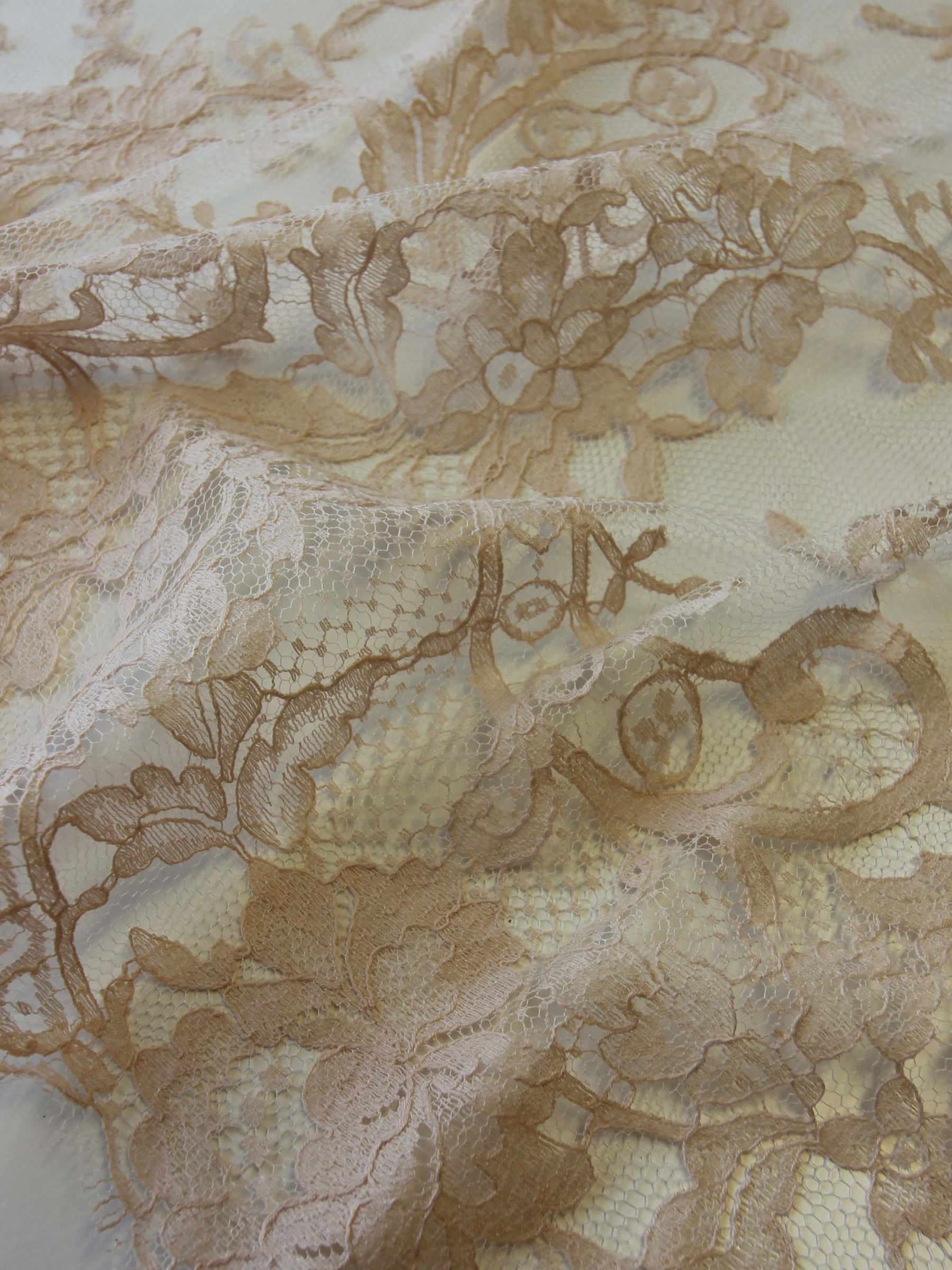 Zartrosa Chantilly-Spitze - Kate