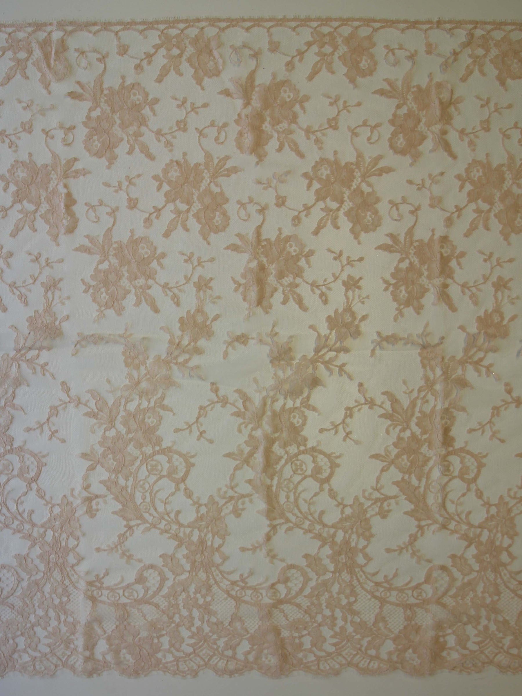 Zartrosa Chantilly-Spitze - Kate