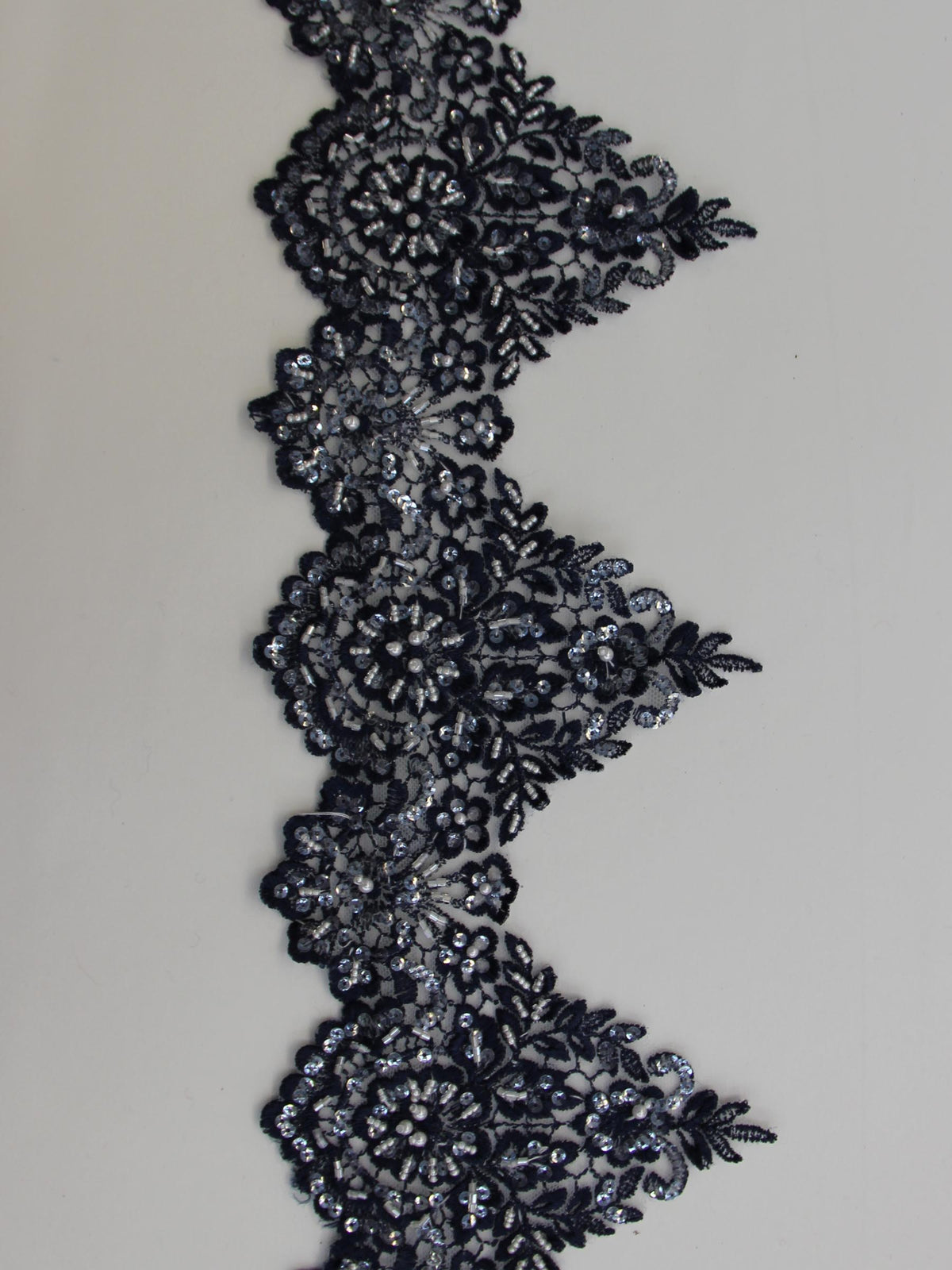 Französischer blauer Spitzenbesatz – Haselnussbraun