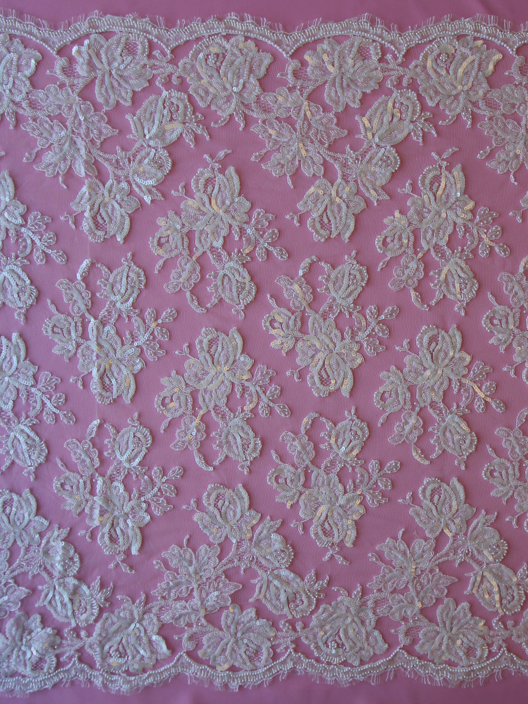 Elfenbeinfarbene Chantilly-Spitze – Alisha