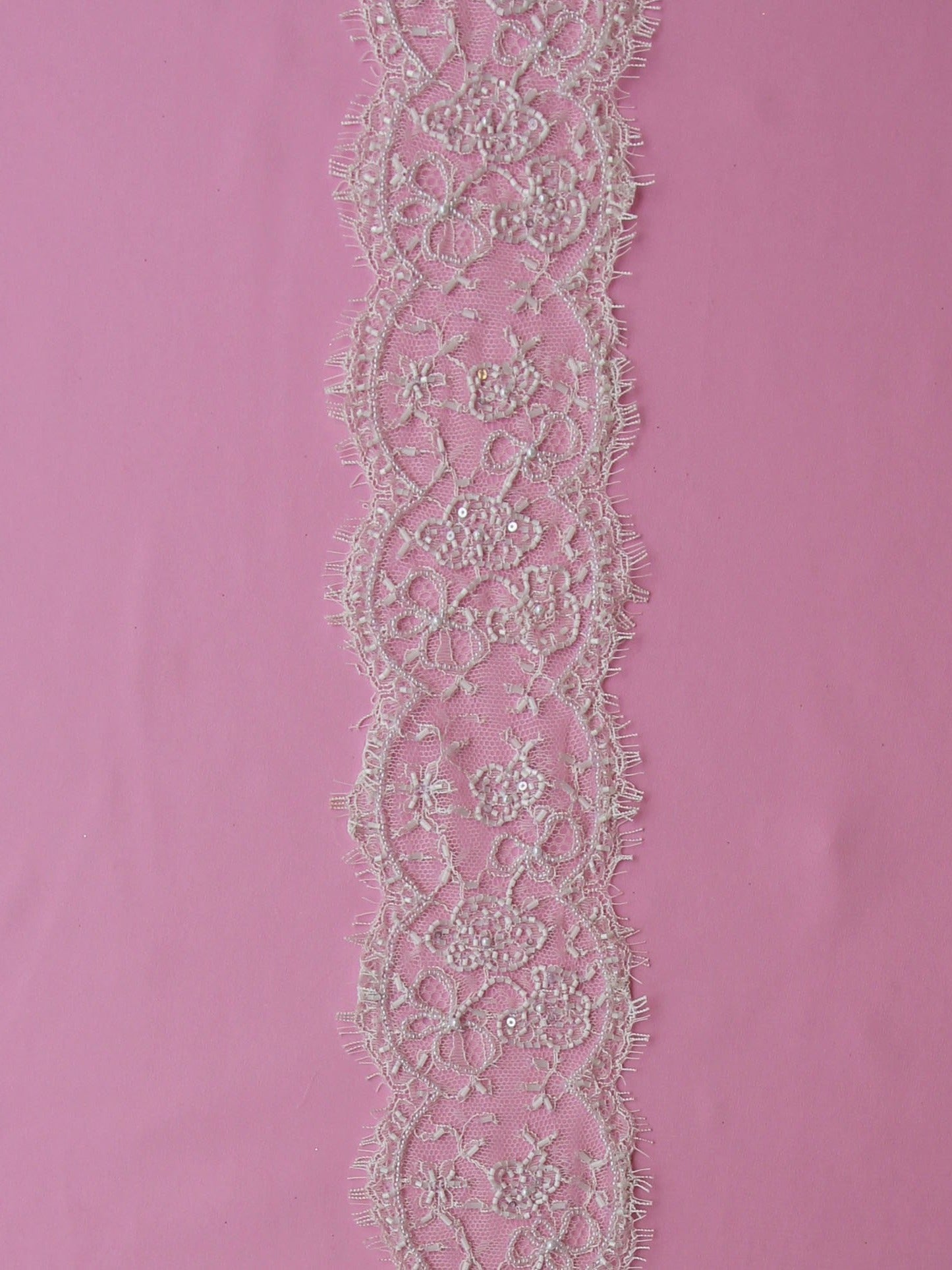Elfenbeinfarbener Chantilly-Spitzenbesatz – Meryl