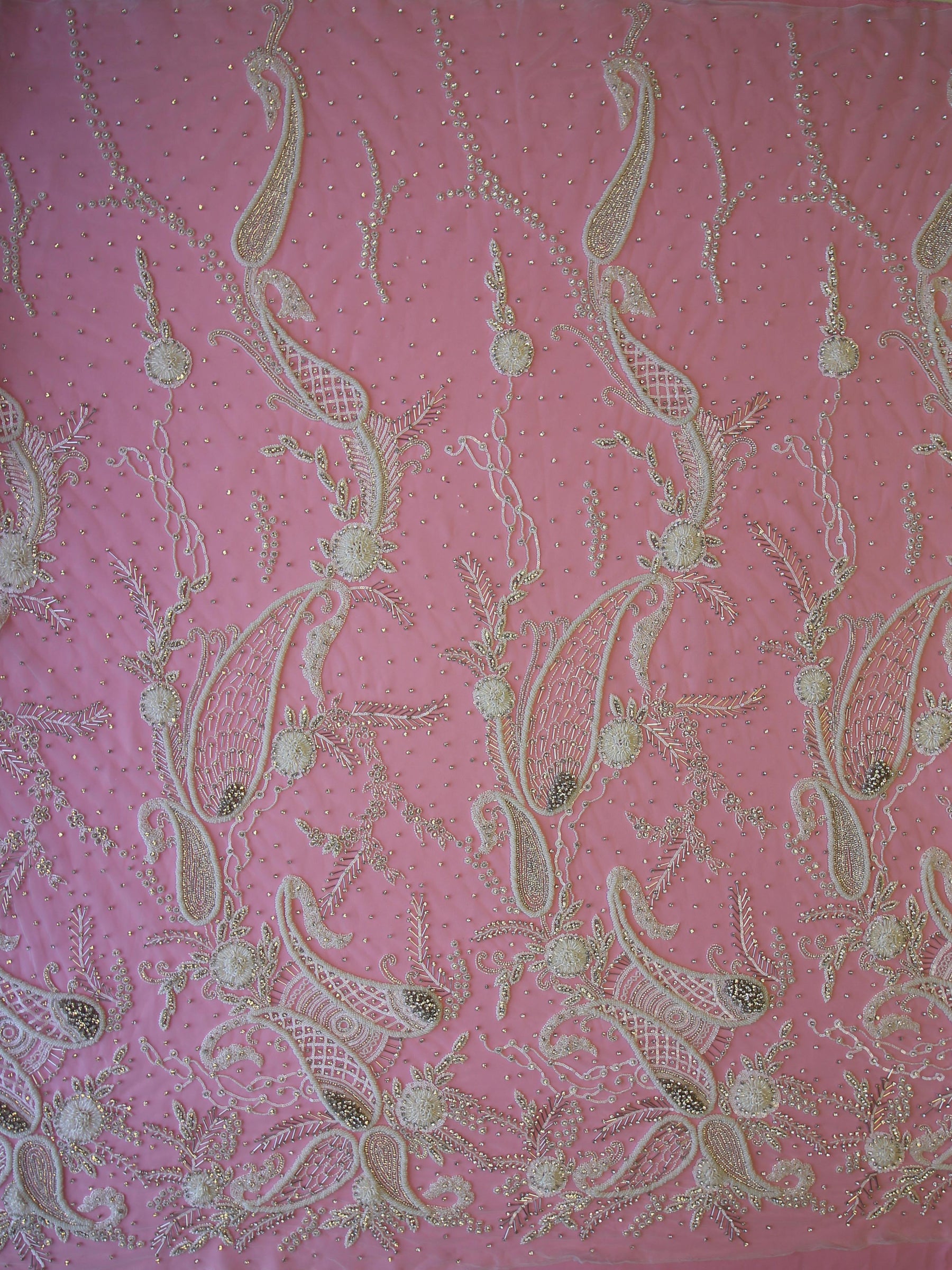 Elfenbeinfarbene, perlenbesetzte Paisley-Spitze – Amani