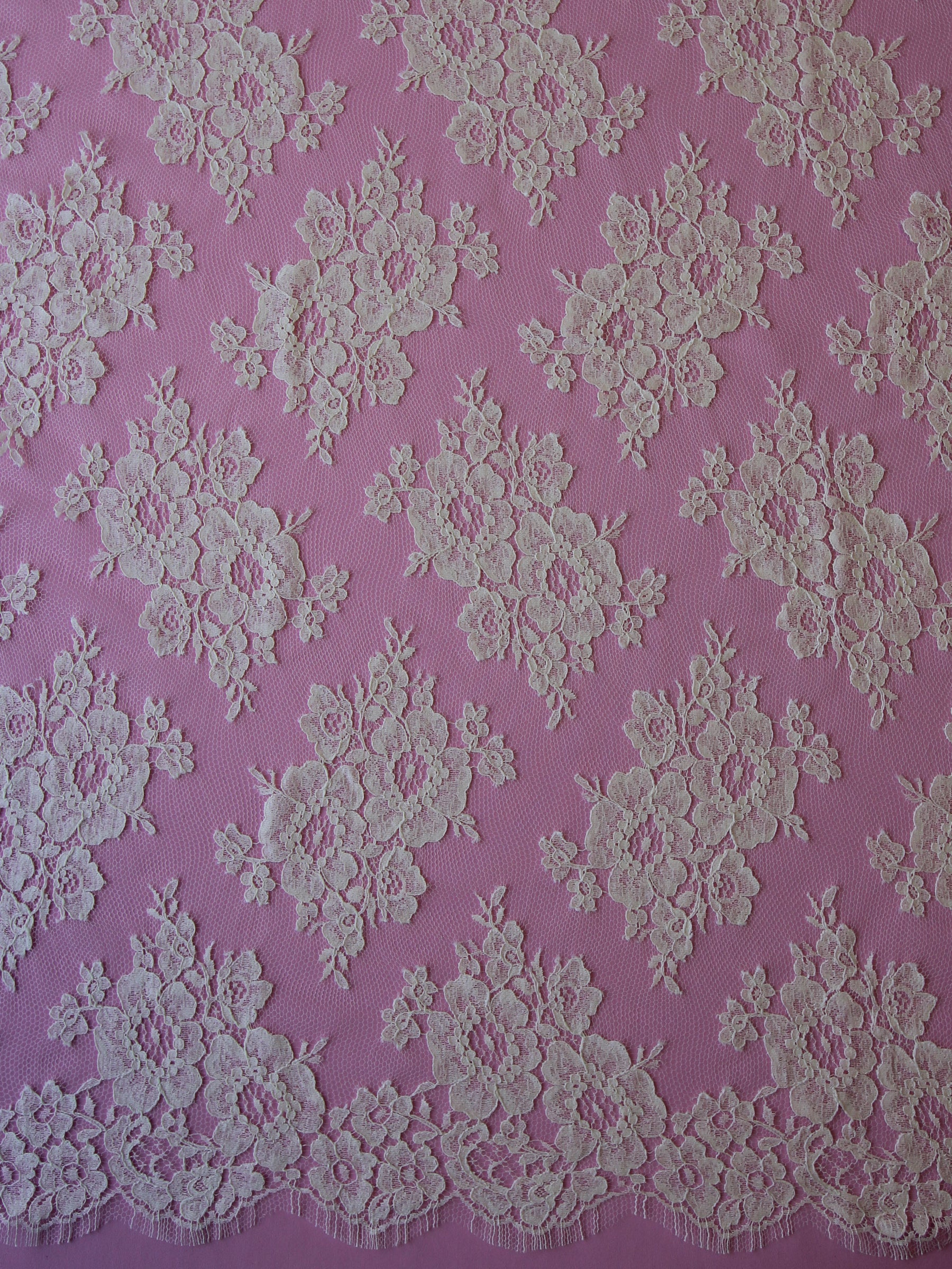 Elfenbeinfarbene Chantilly-Spitze – Agnes