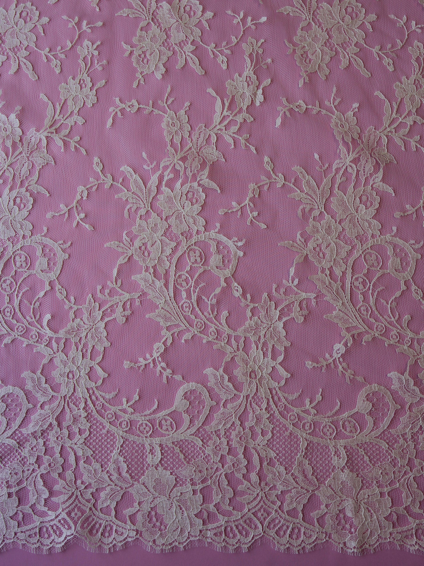 Elfenbeinfarbene Chantilly-Spitze – Kate