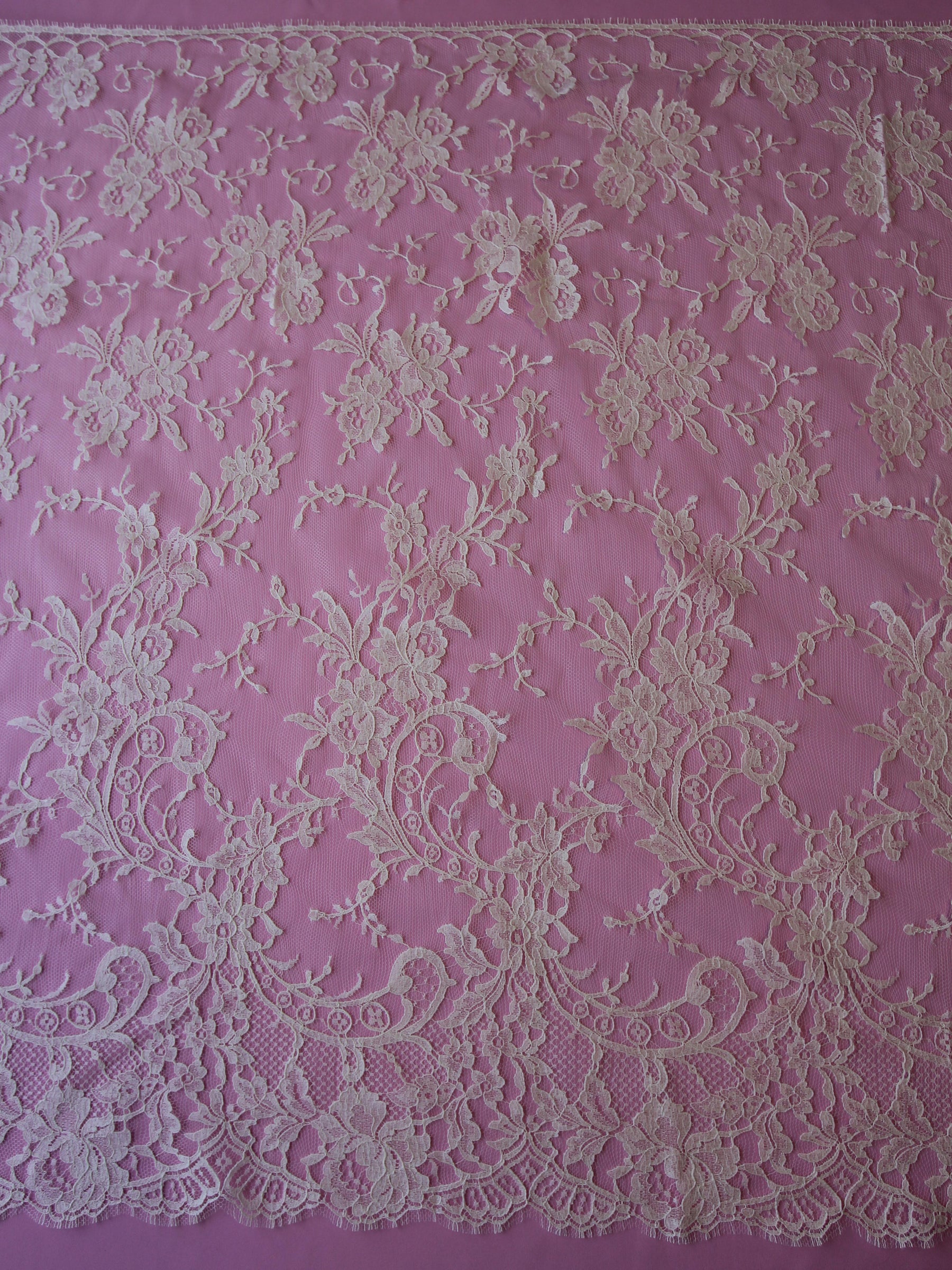 Elfenbeinfarbene Chantilly-Spitze – Kate