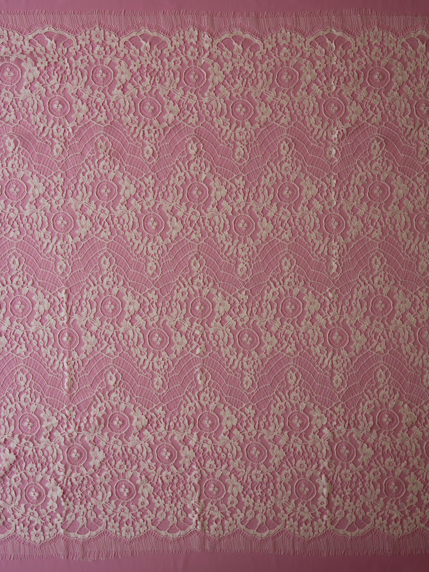 Elfenbeinfarbene Chantilly-Spitze – Magda