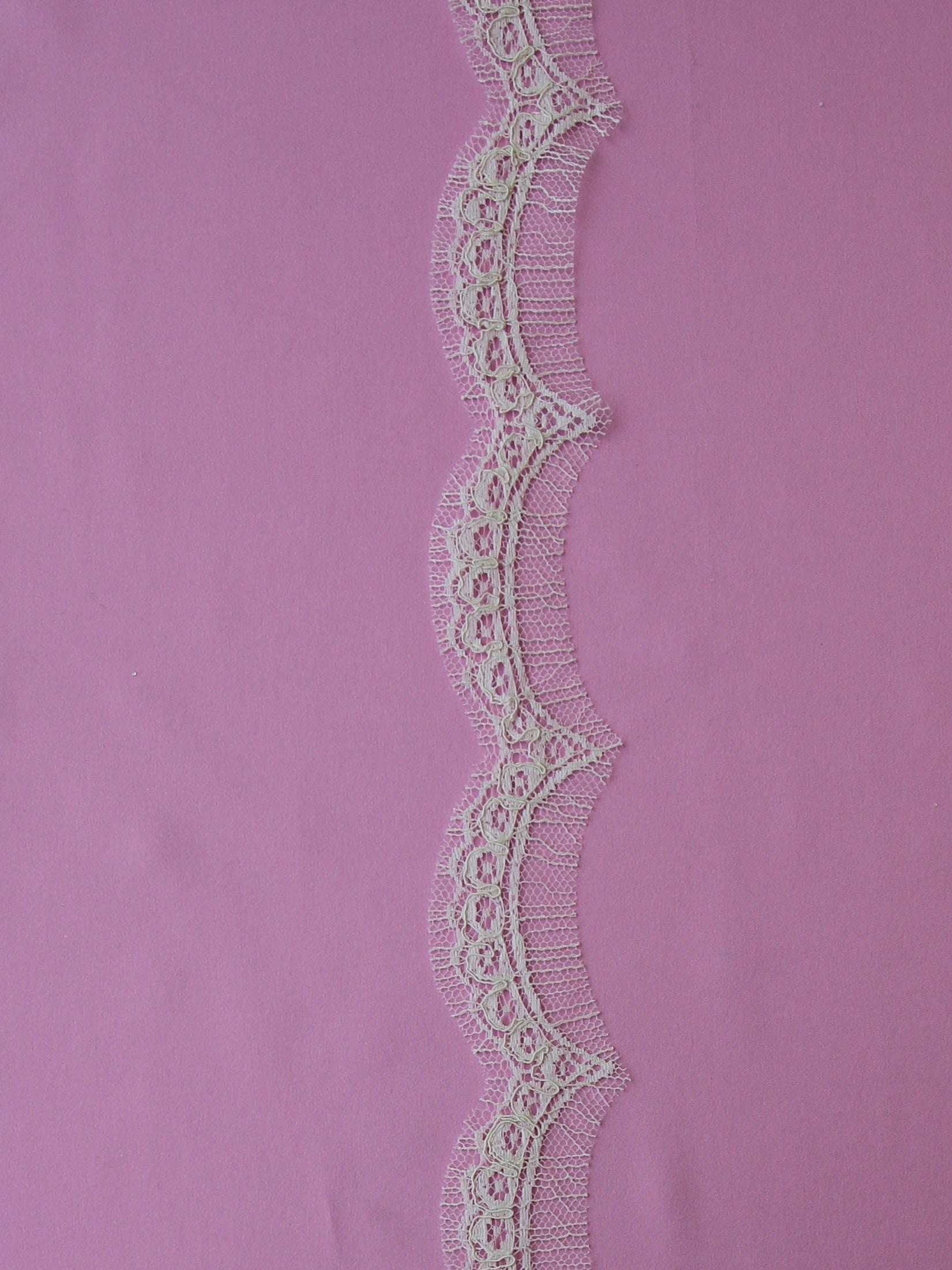 Elfenbeinfarbener Chantilly-Spitzenbesatz – Pippi