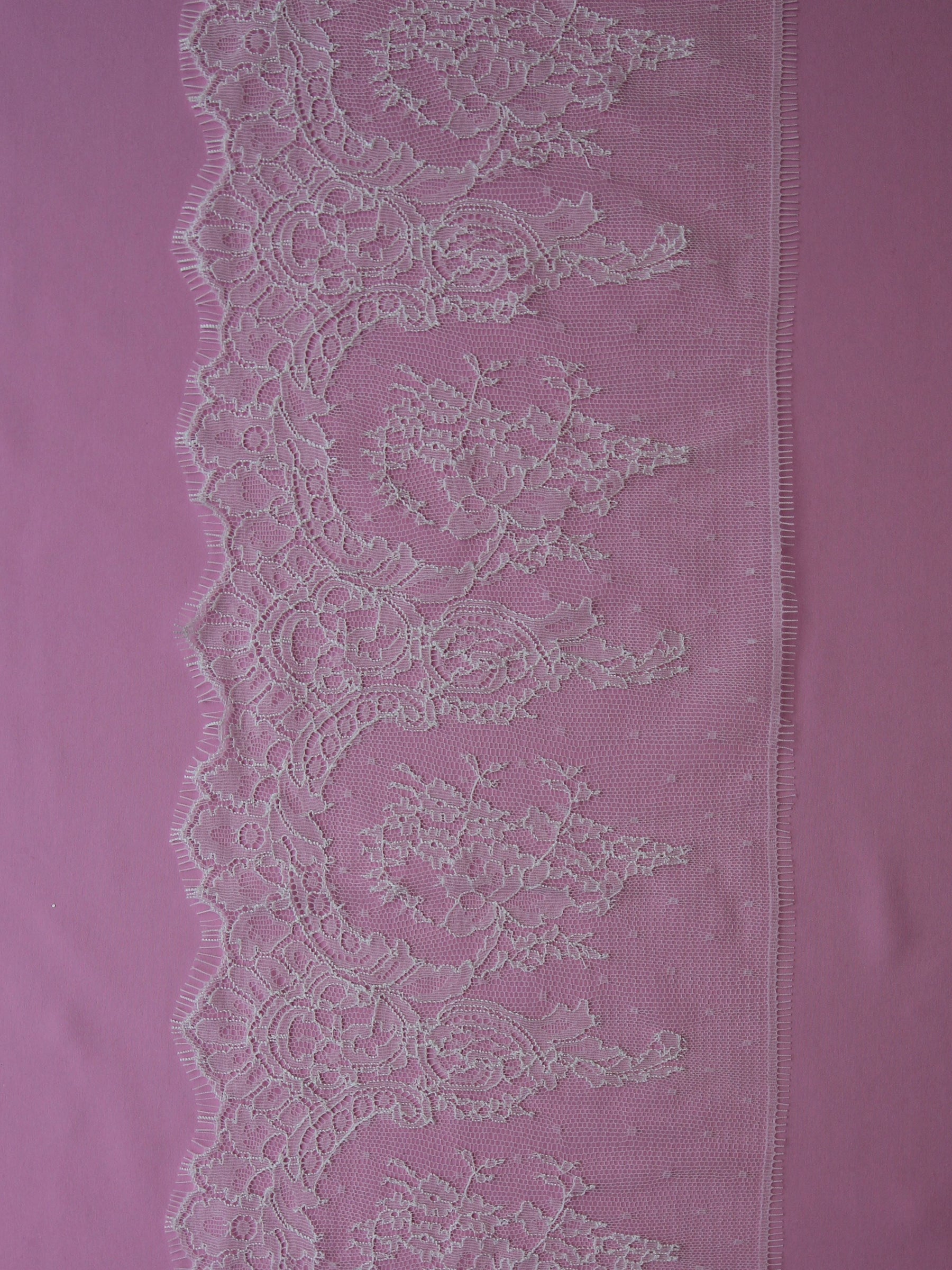 Elfenbeinfarbener Chantilly-Spitzenbesatz – Sienna