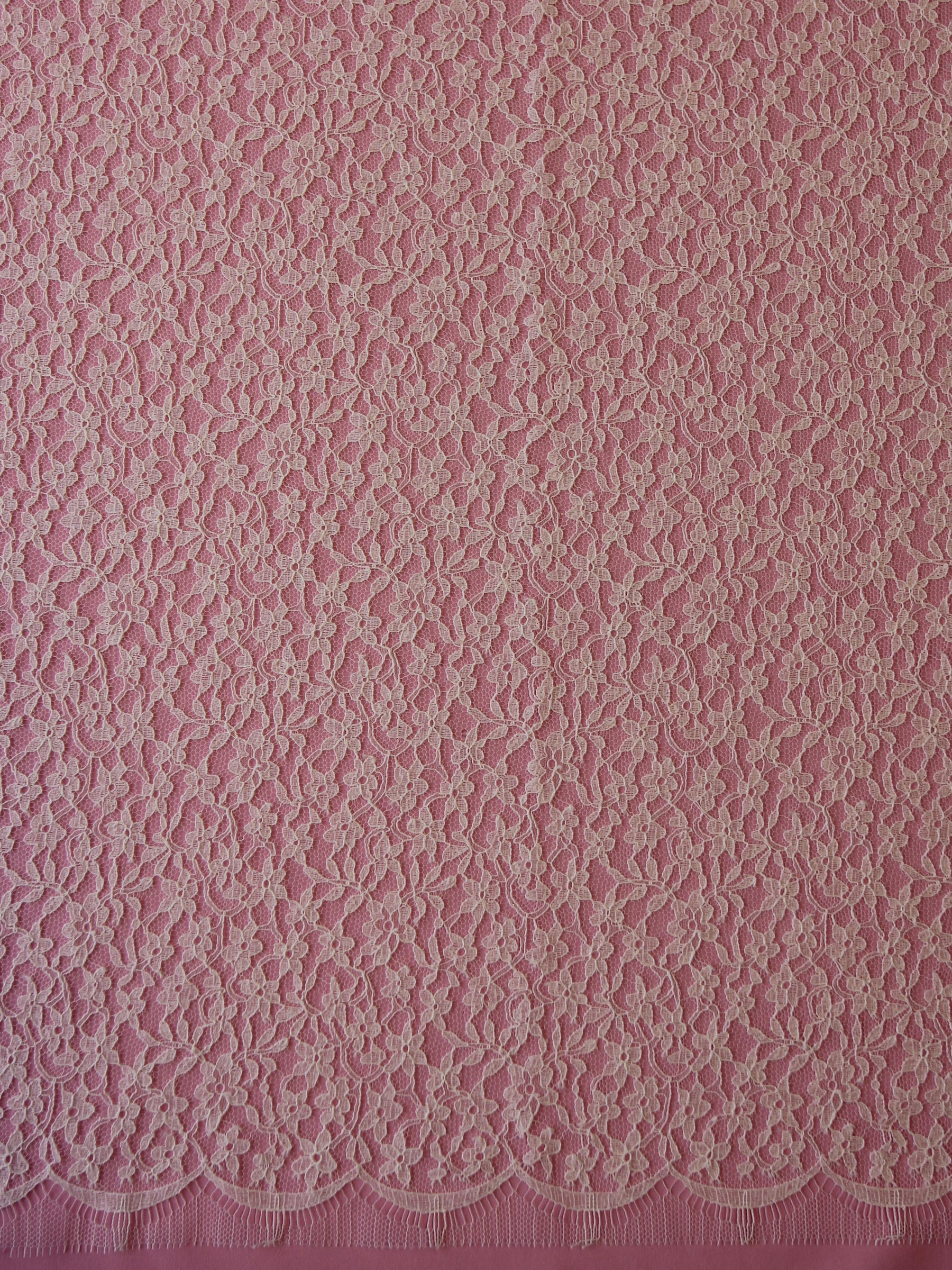 Elfenbeinfarbene Chantilly-Spitze – Solange