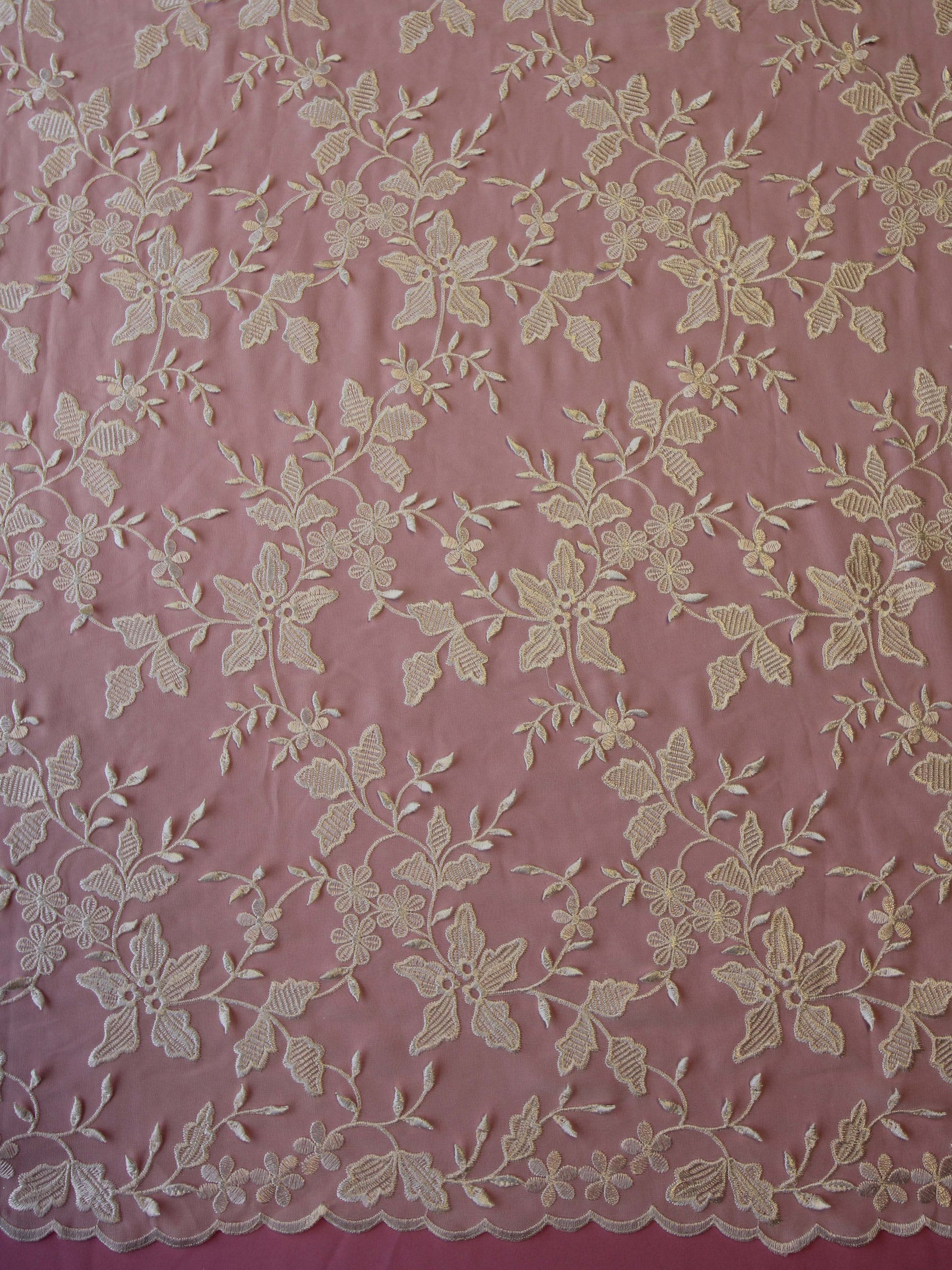 Elfenbeinfarbene Chiffonspitze – Arden