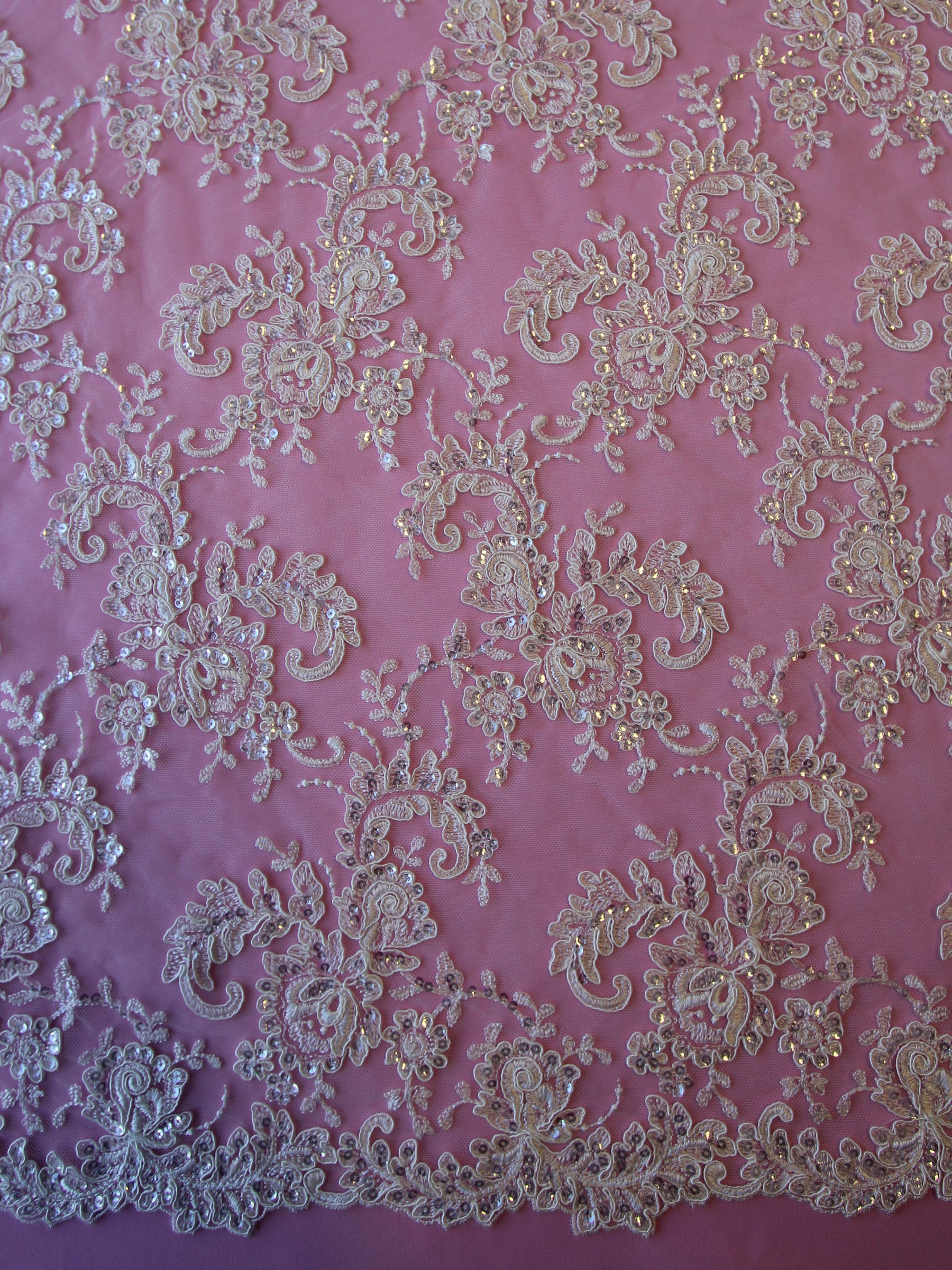 Elfenbeinfarbene Perlenspitze – Anoushka