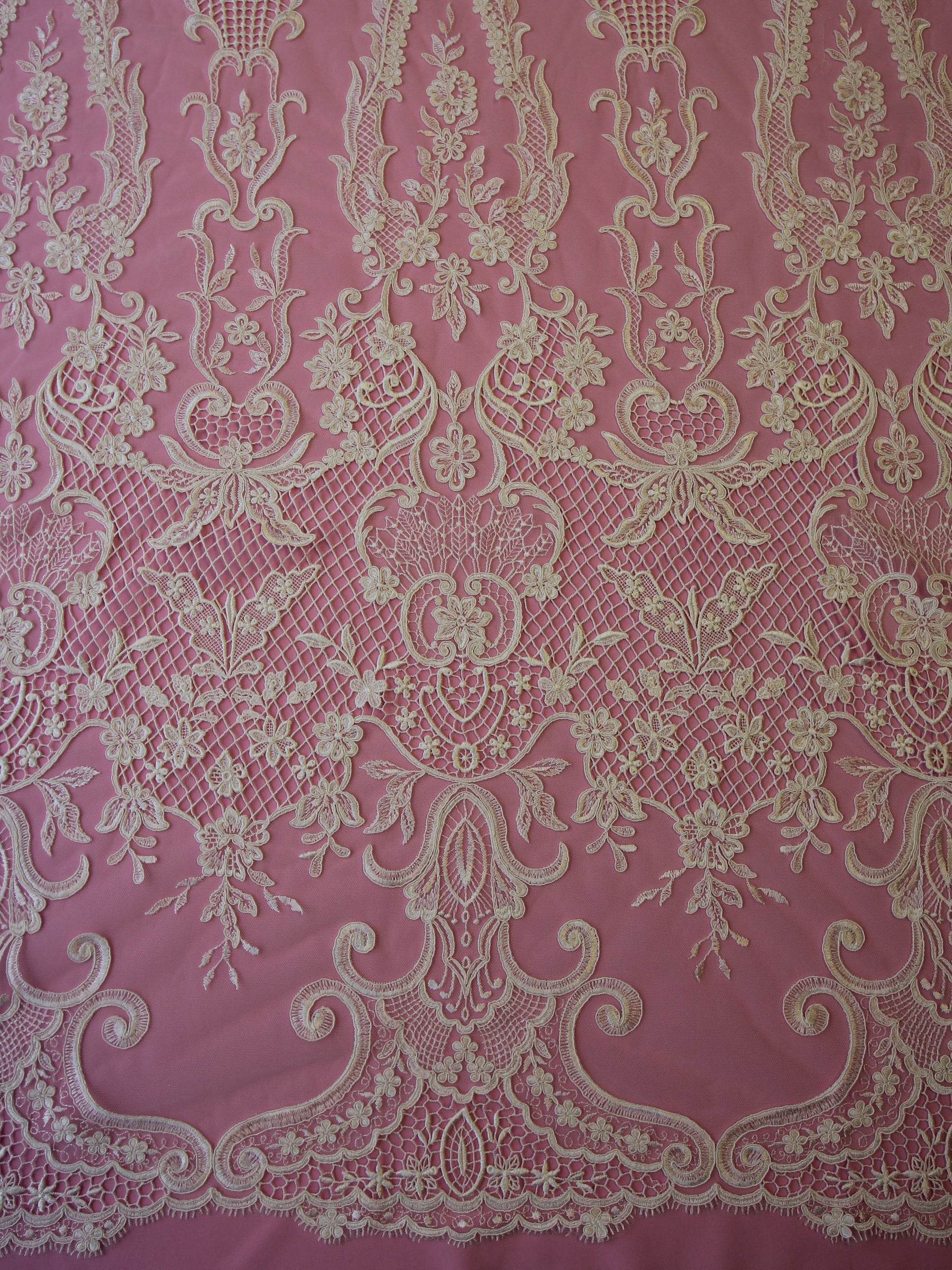 Elfenbeinfarbene Kordelspitze – Yolanda