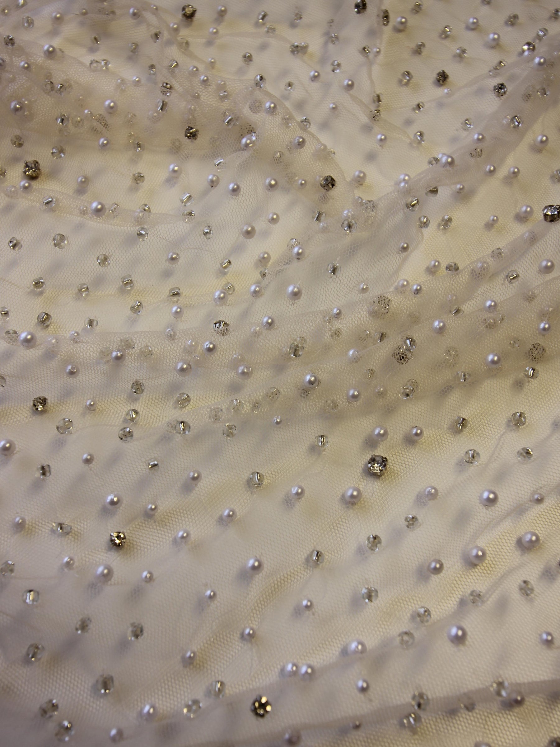 Champagner Diamanté & Perlentüll – Zola