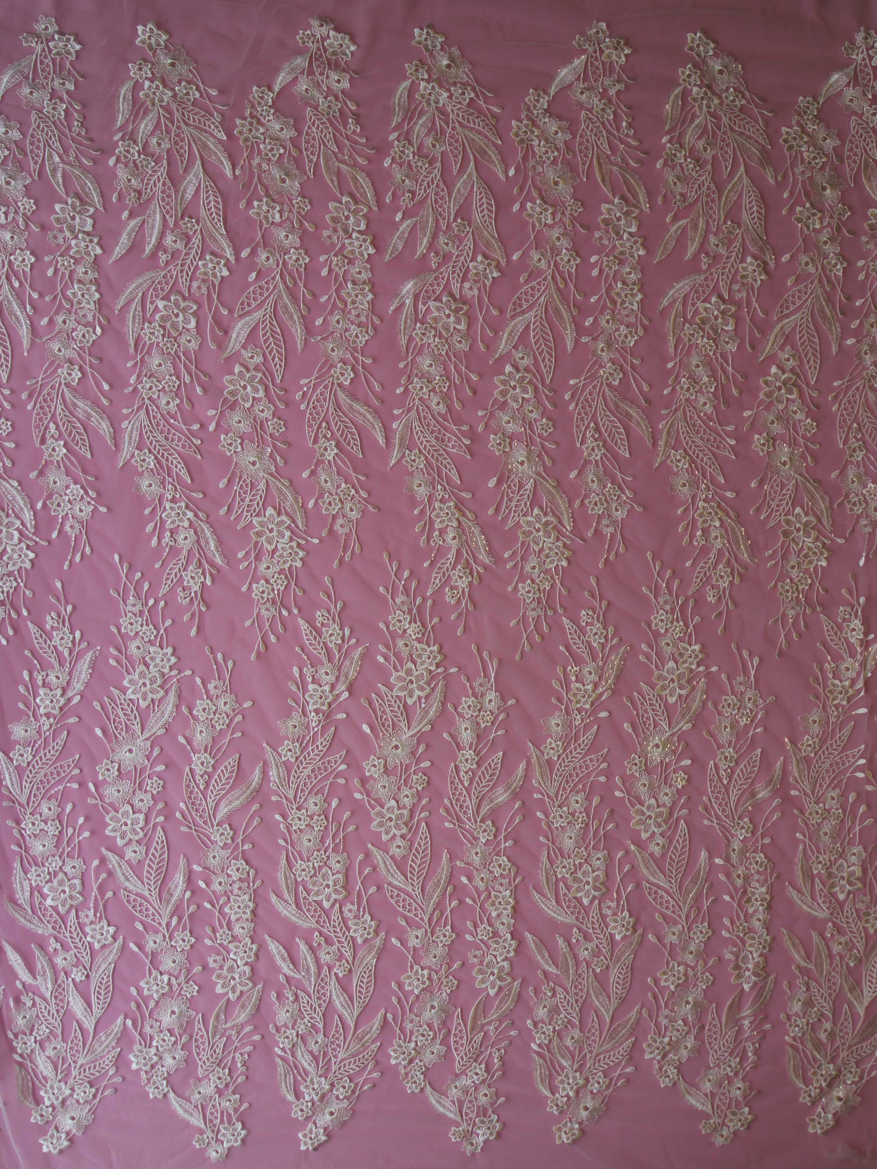 Elfenbeinfarbene Stickereispitze – Monaco
