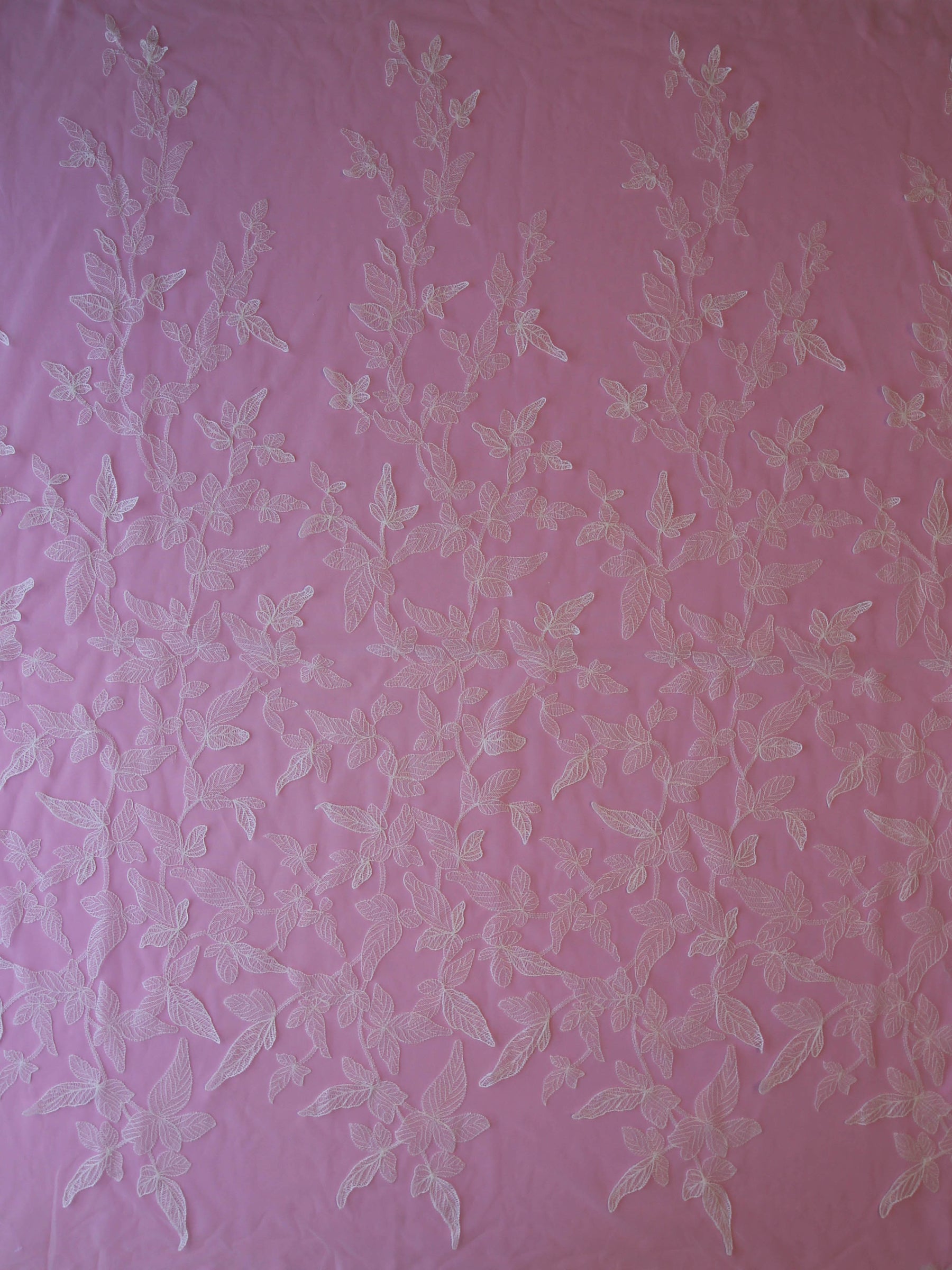 Elfenbeinfarbene bestickte Spitze – Alhambra