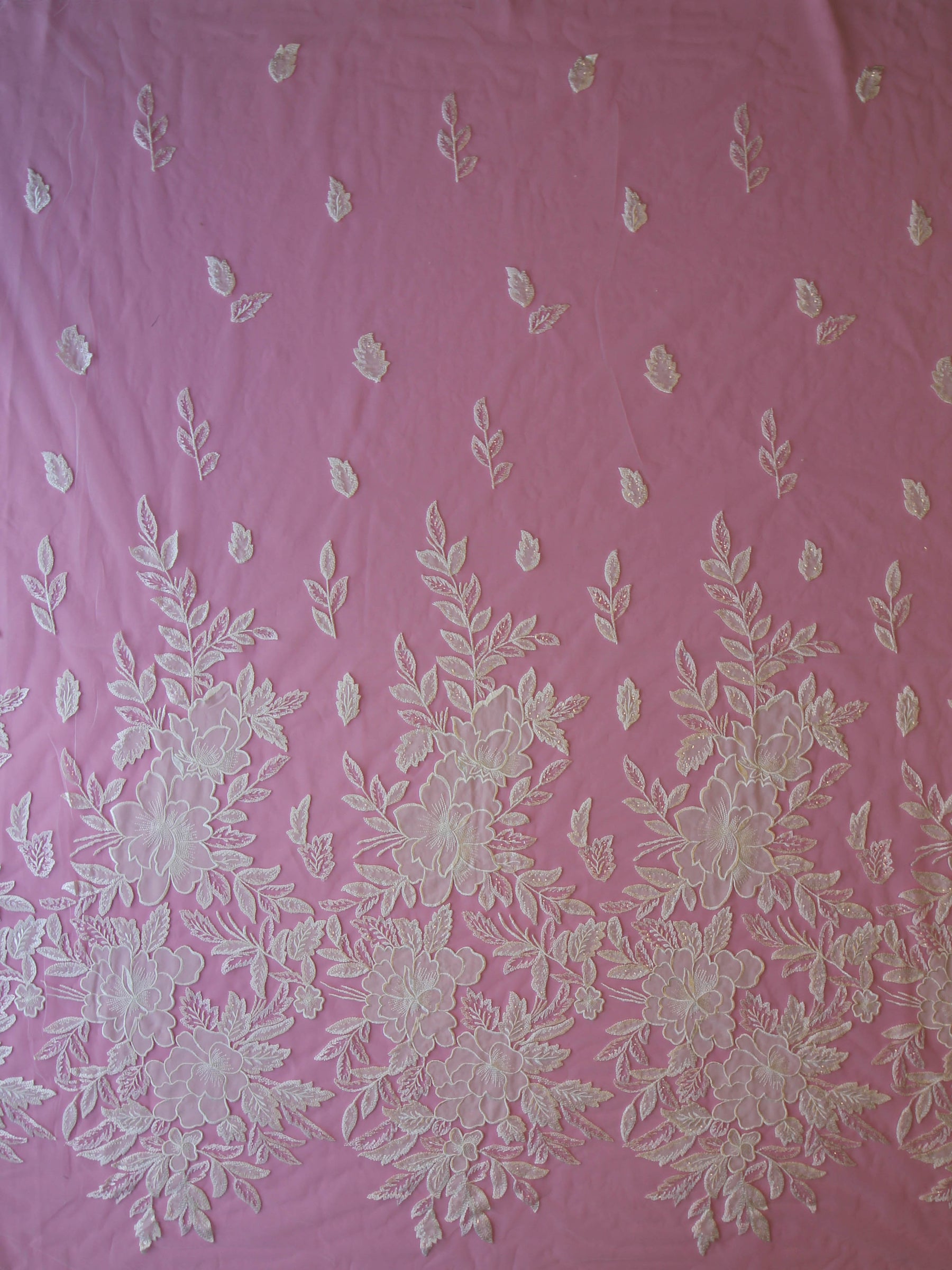 Elfenbeinfarbene bestickte Spitze – Fortunata